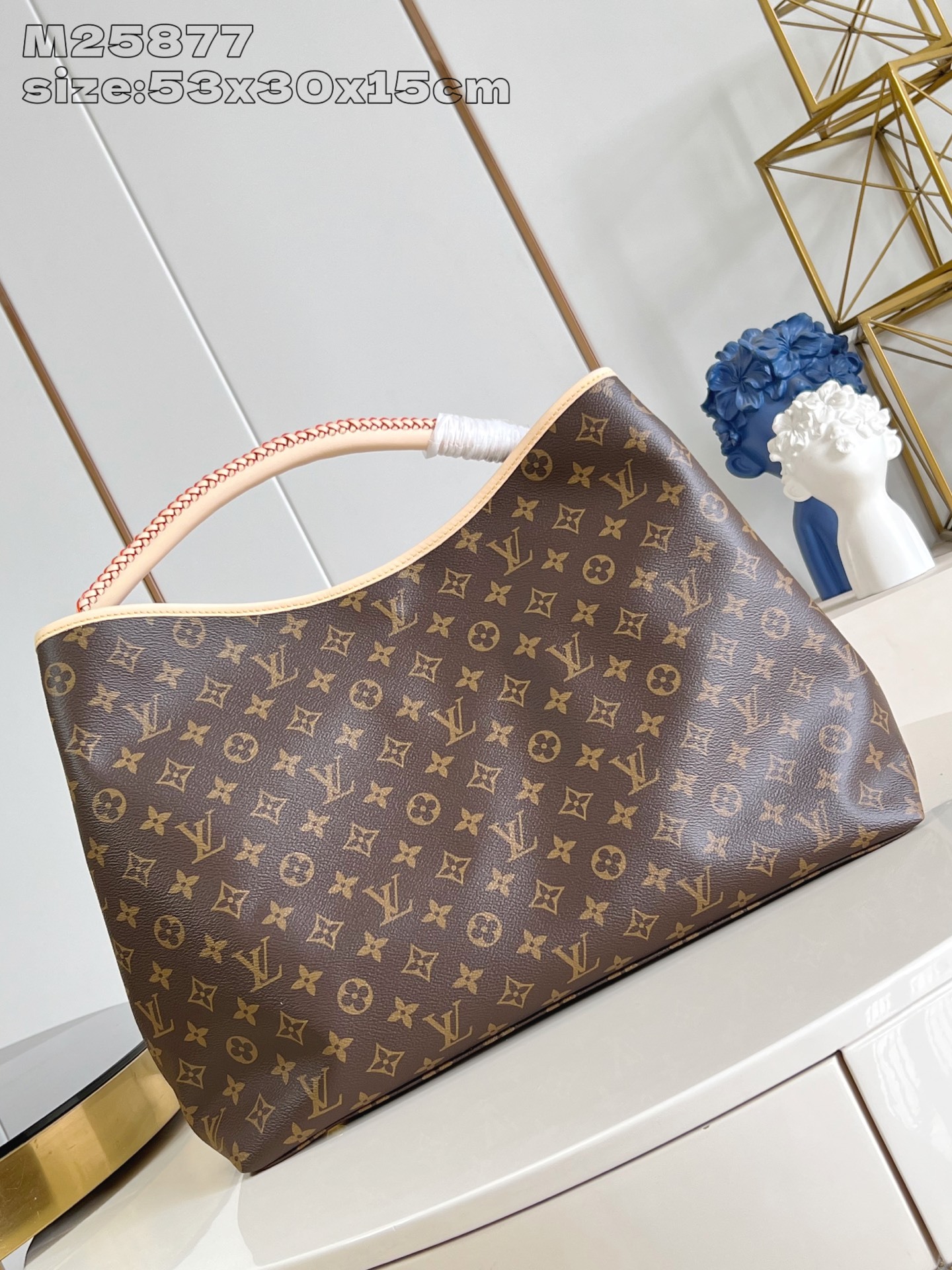 【顶级原单 M25877 】Damier Artsy手袋以柔软的Monogram帆布制成,外观清新而富有