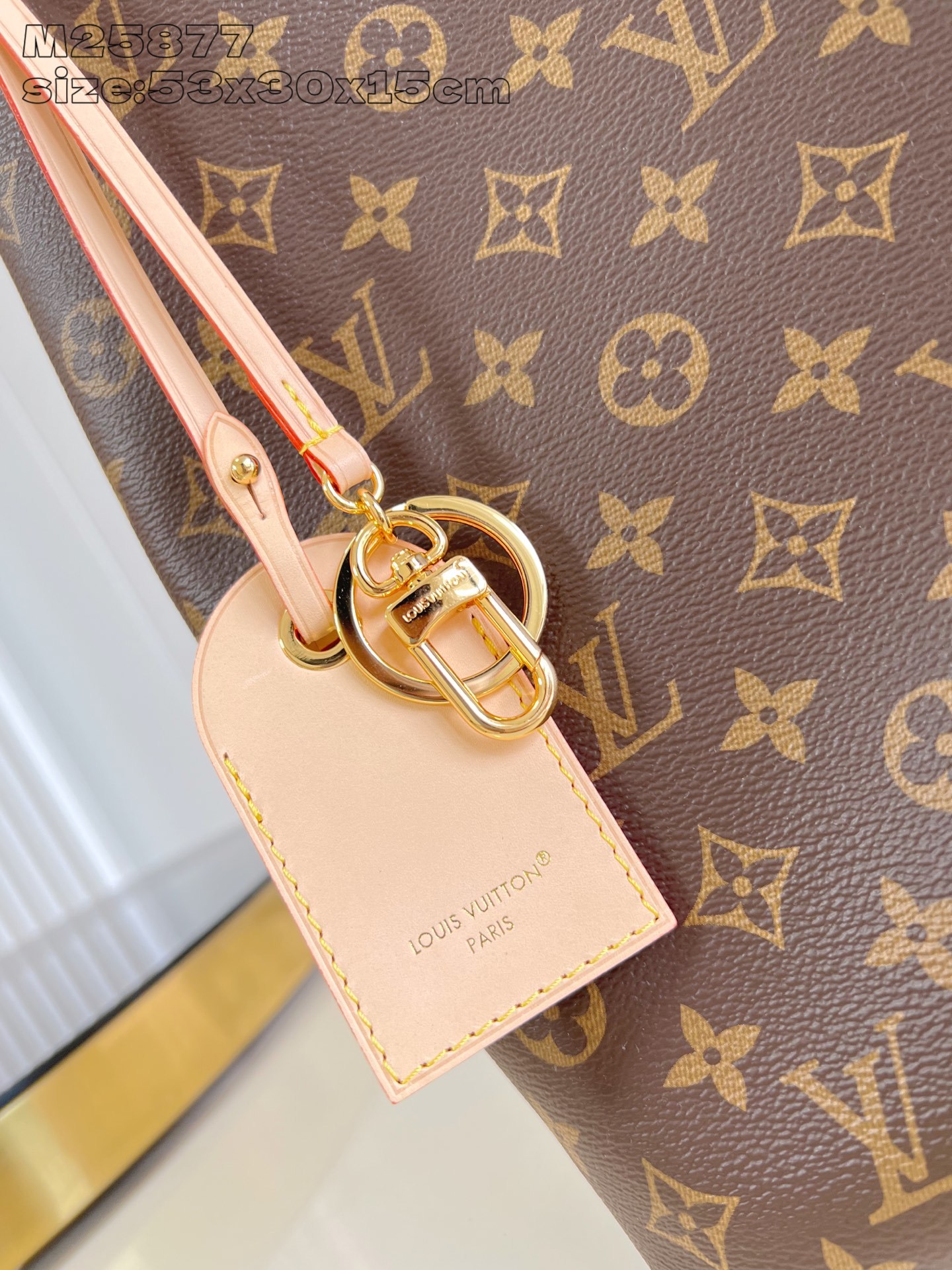 【顶级原单 M25877 】Damier Artsy手袋以柔软的Monogram帆布制成,外观清新而富有