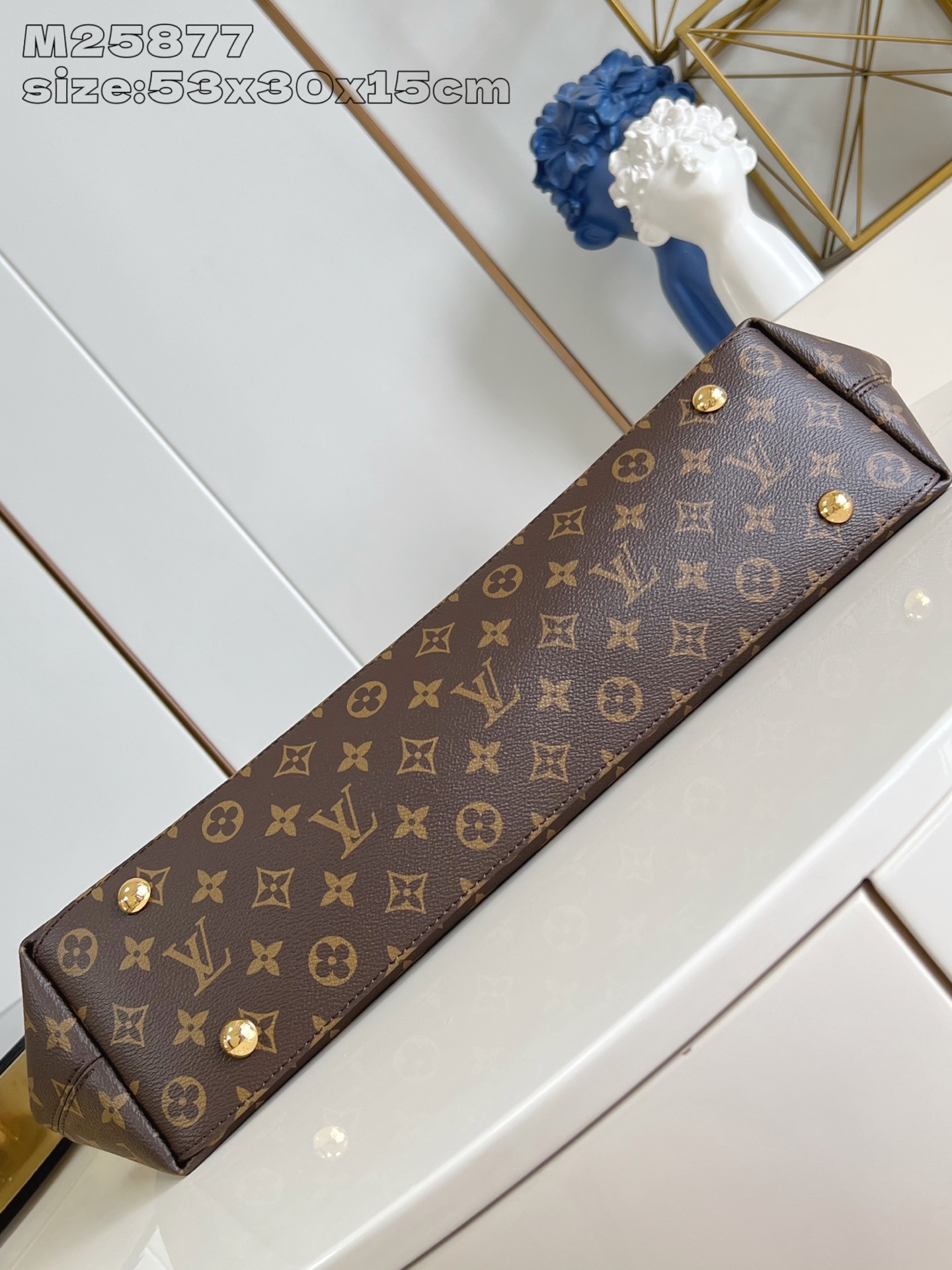 【顶级原单 M25877 】Damier Artsy手袋以柔软的Monogram帆布制成,外观清新而富有
