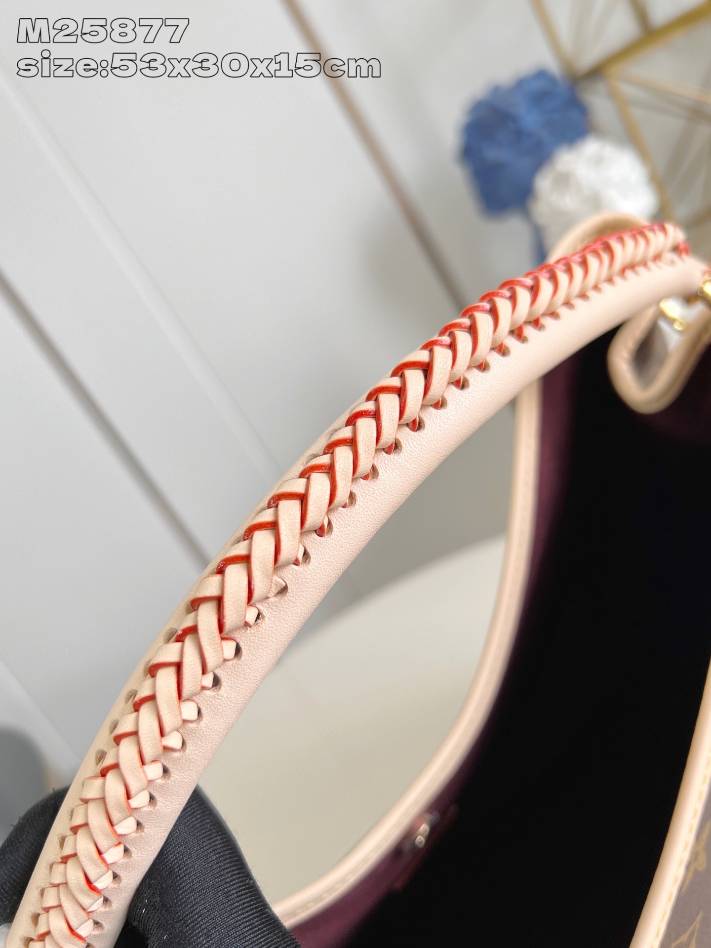 【顶级原单 M25877 】Damier Artsy手袋以柔软的Monogram帆布制成,外观清新而富有