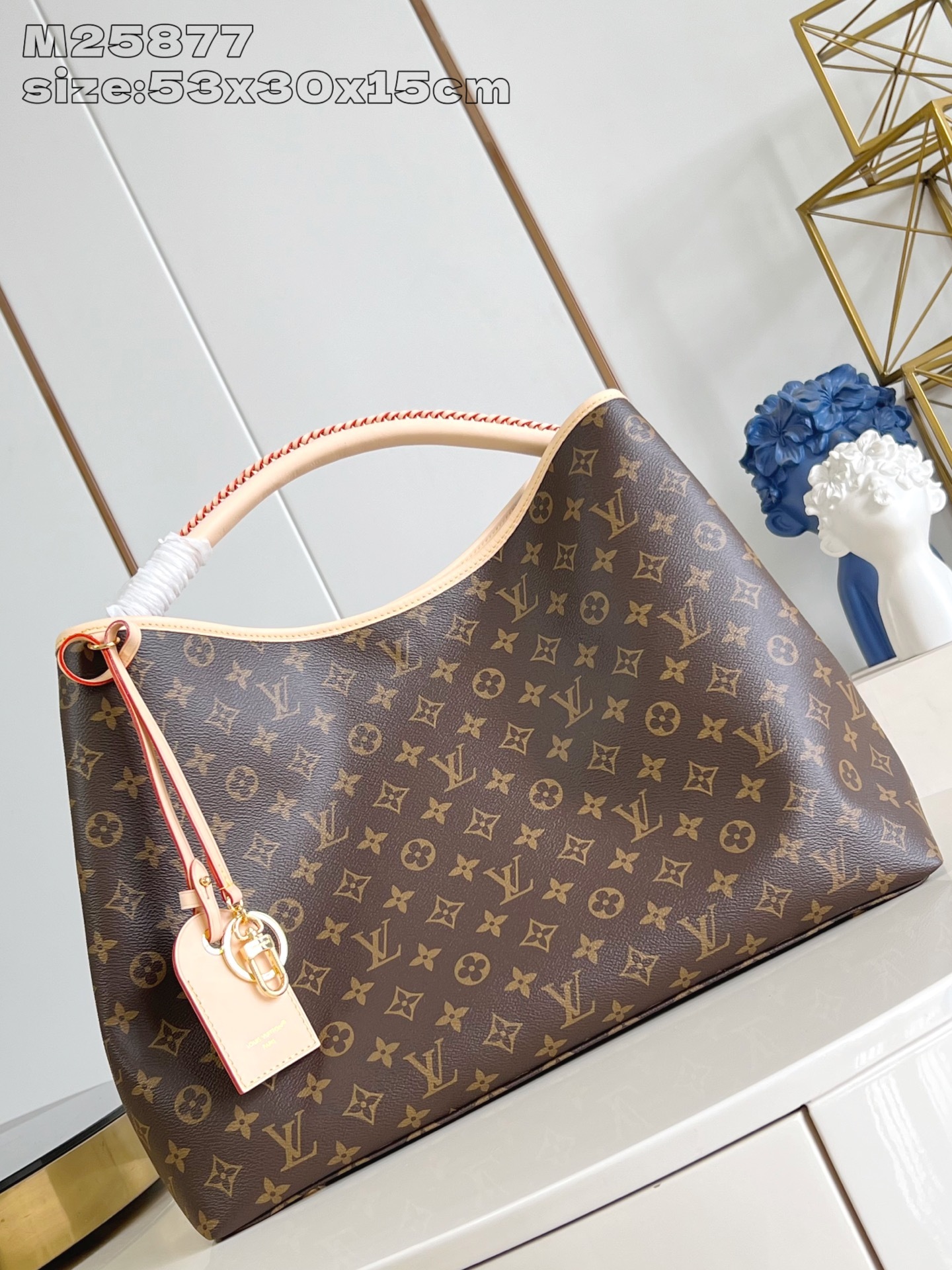 【顶级原单 M25877 】Damier Artsy手袋以柔软的Monogram帆布制成,外观清新而富有