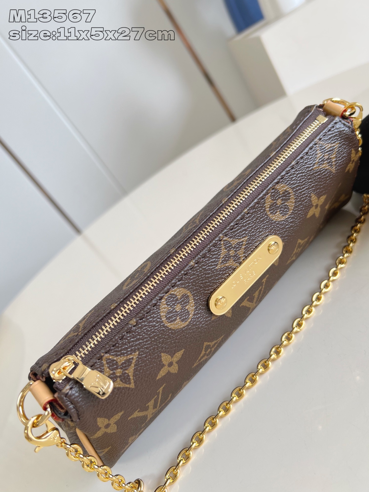 【顶级原单 M13567老花 】本款 Pochette Eva 手袋为品牌 Monogram 帆布搭配撞