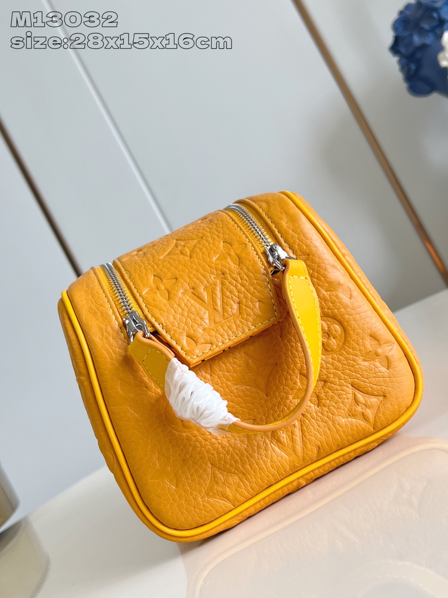【顶级原单 M13032黄 】本款 Dopp Kit 盥洗袋选用 Monogram Eclipse 帆布