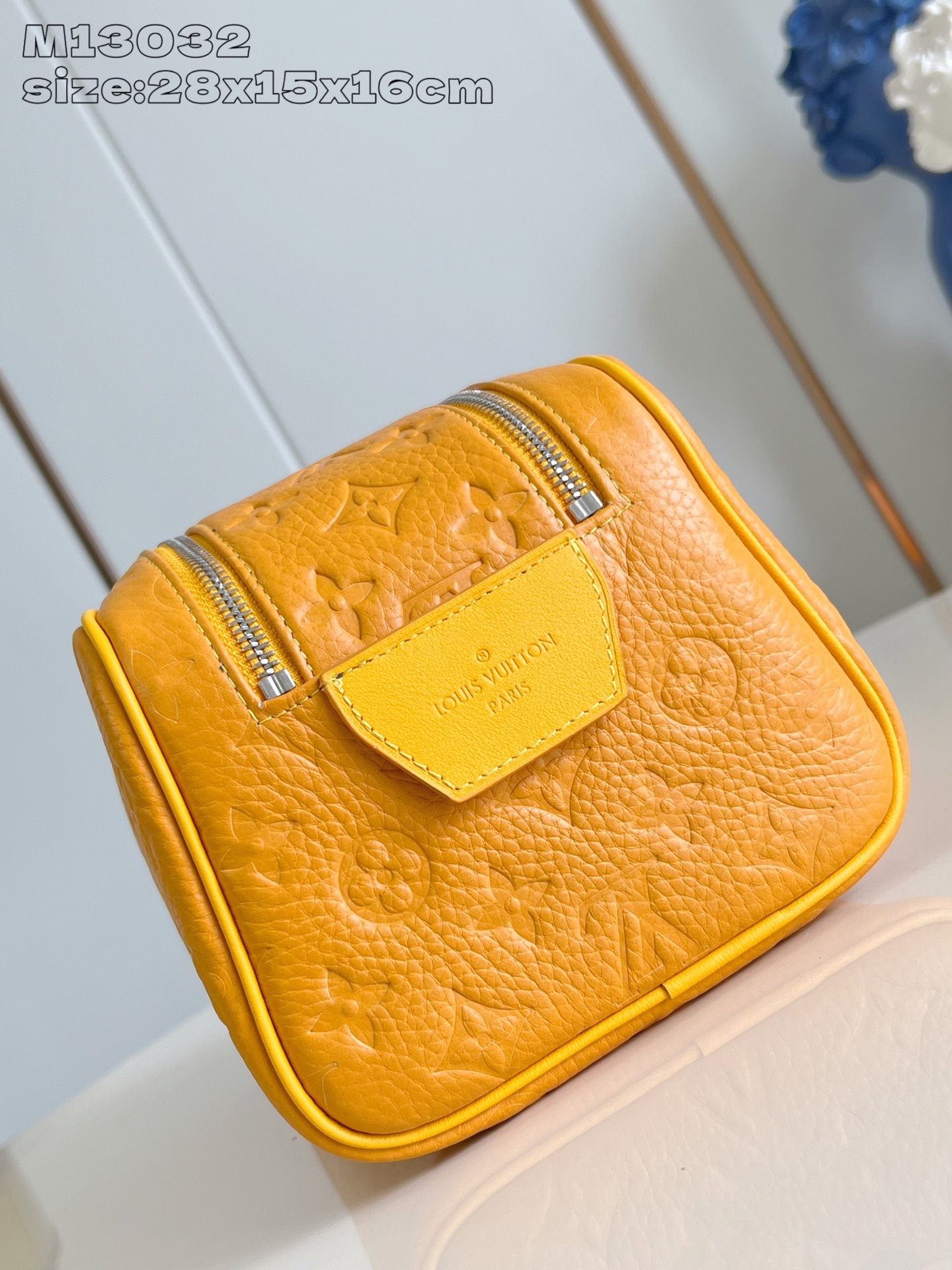【顶级原单 M13032黄 】本款 Dopp Kit 盥洗袋选用 Monogram Eclipse 帆布