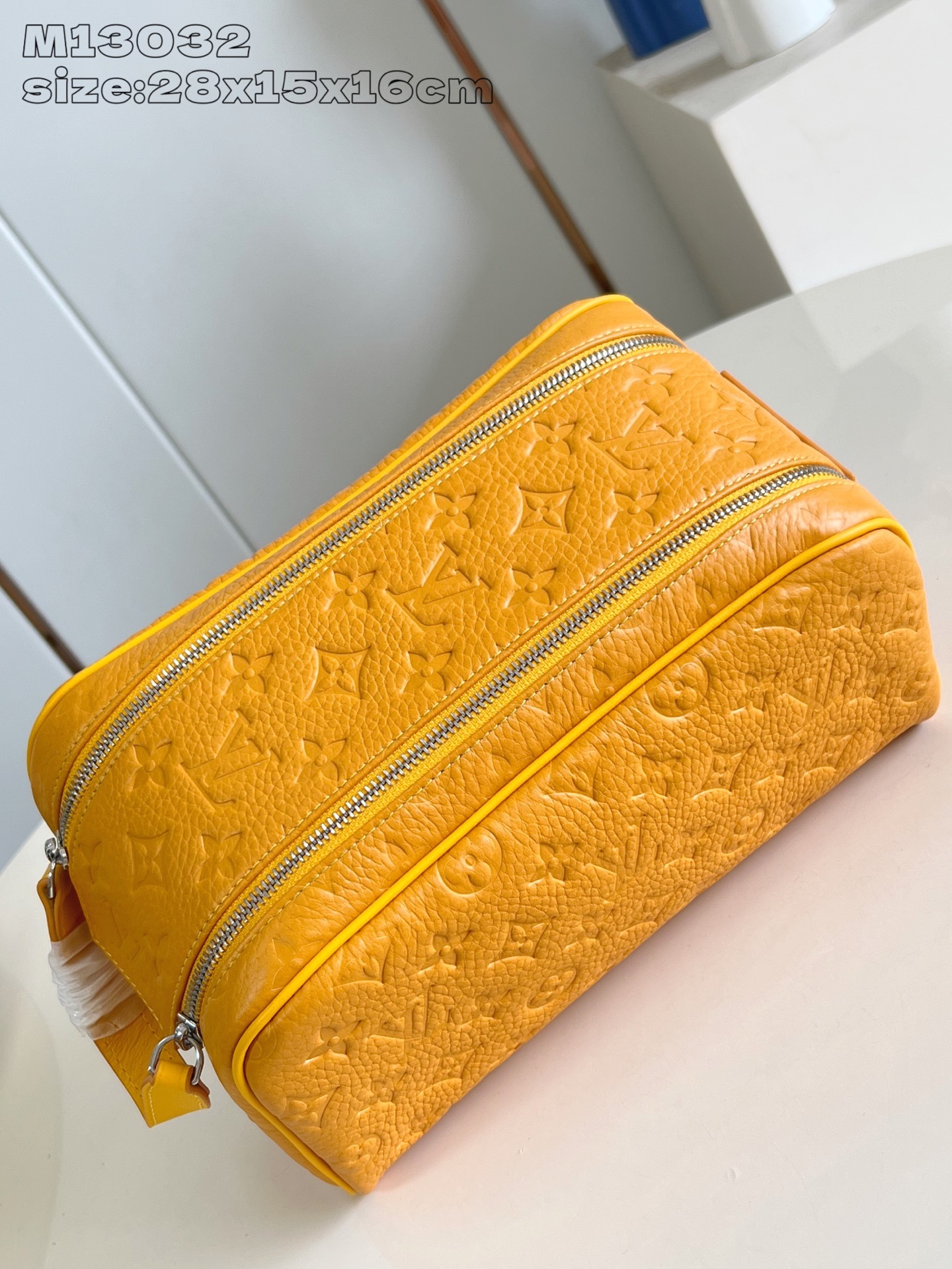 【顶级原单 M13032黄 】本款 Dopp Kit 盥洗袋选用 Monogram Eclipse 帆布