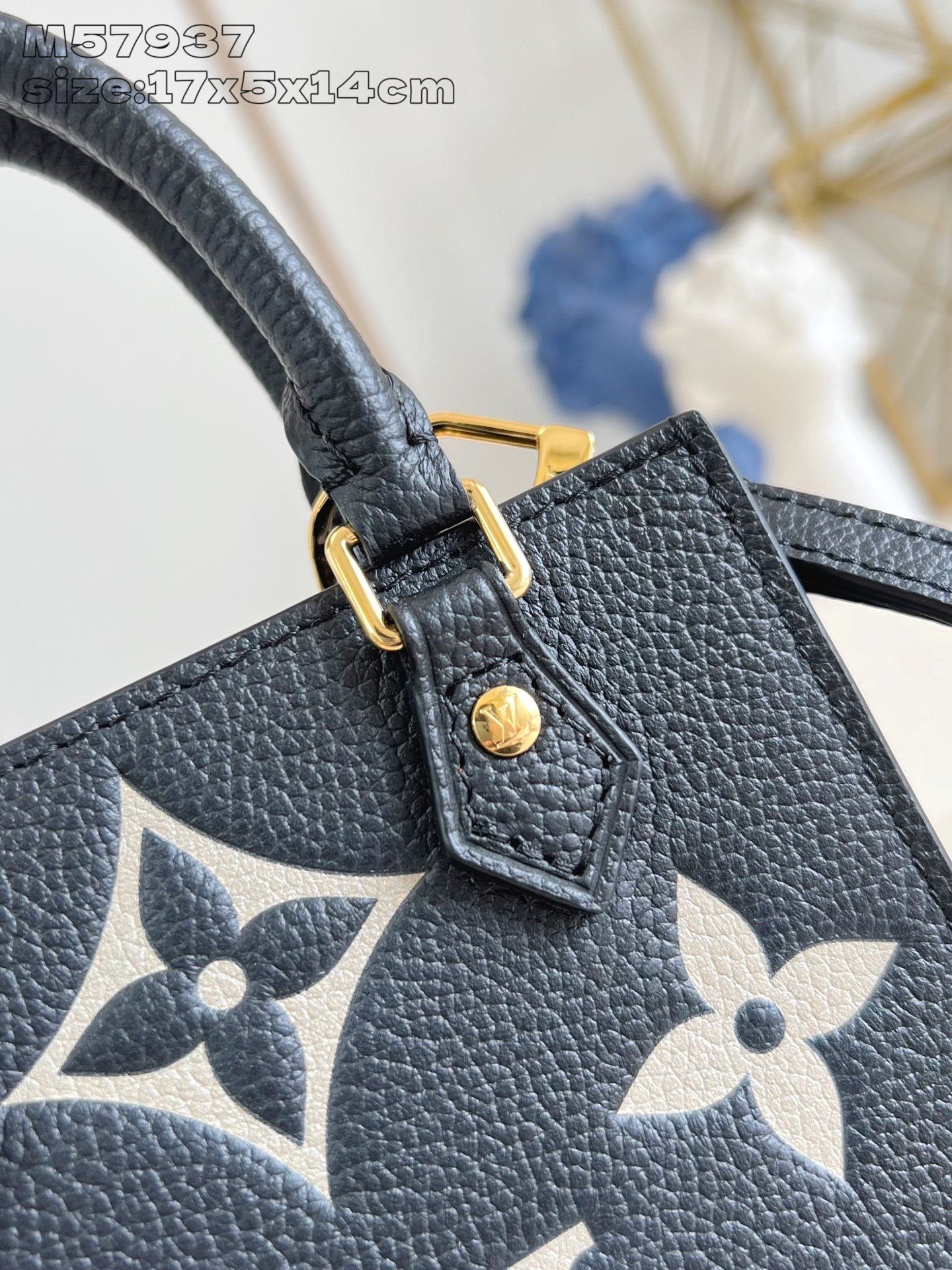 【顶级原单 M57937黑丝印 】本款 Petit Sac Plat 手袋选用 Monogram 帆布重