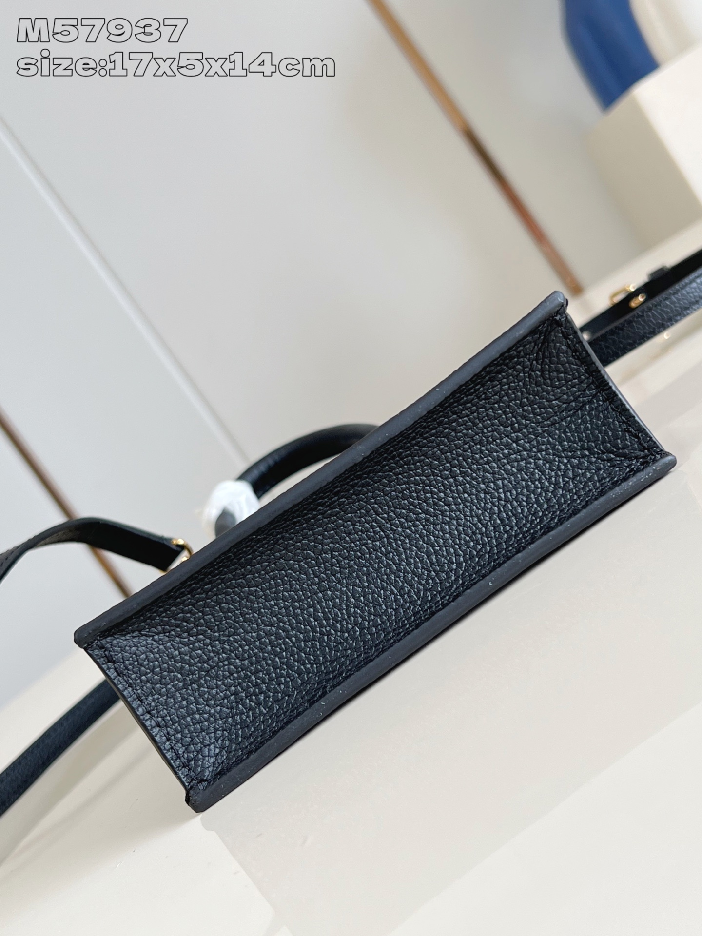 【顶级原单 M57937黑丝印 】本款 Petit Sac Plat 手袋选用 Monogram 帆布重