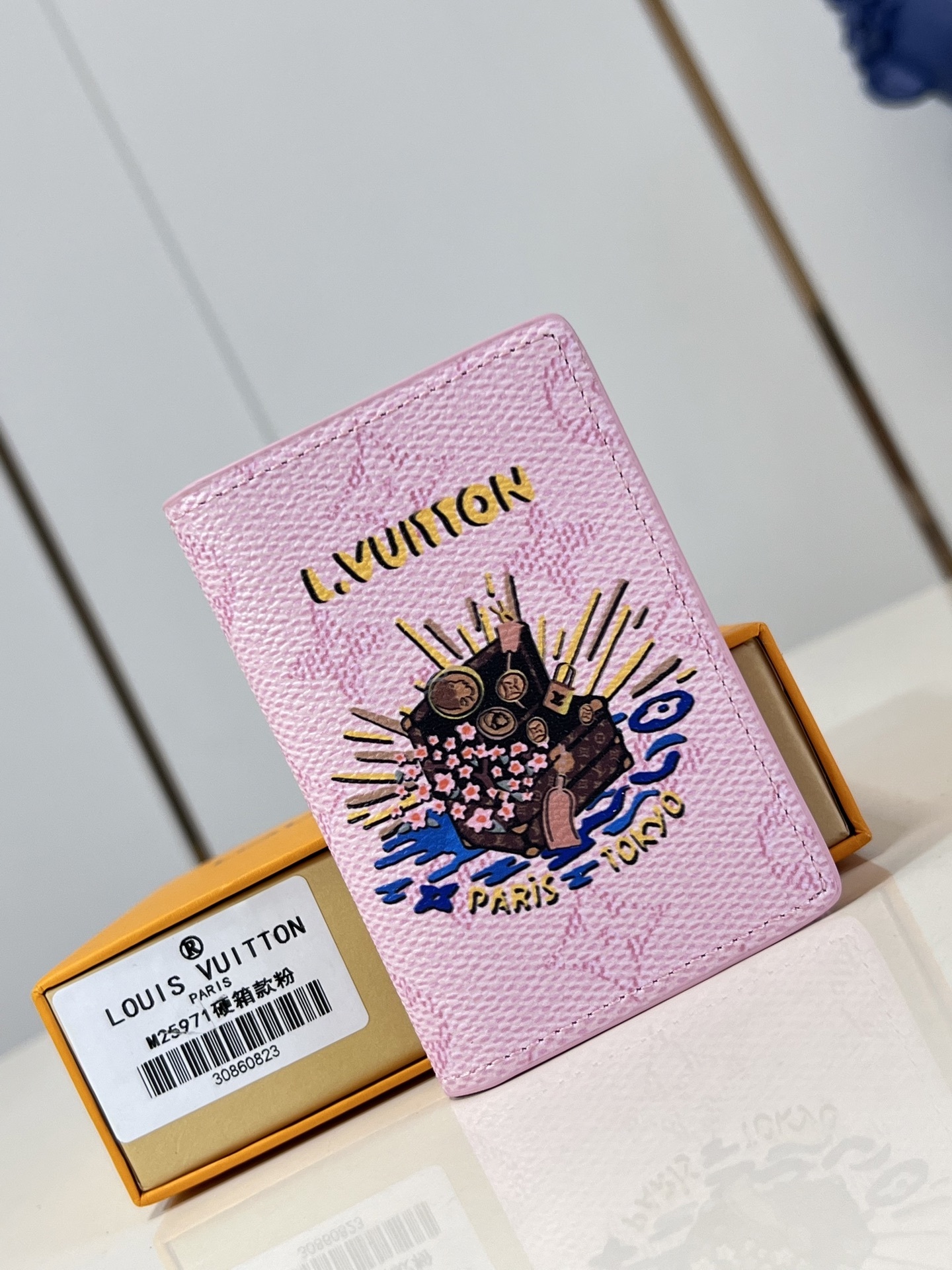 【顶级原单 M25971粉 】M25973 本款口袋钱夹以 Monogram 帆布包裹牛皮革内衬,再为缤