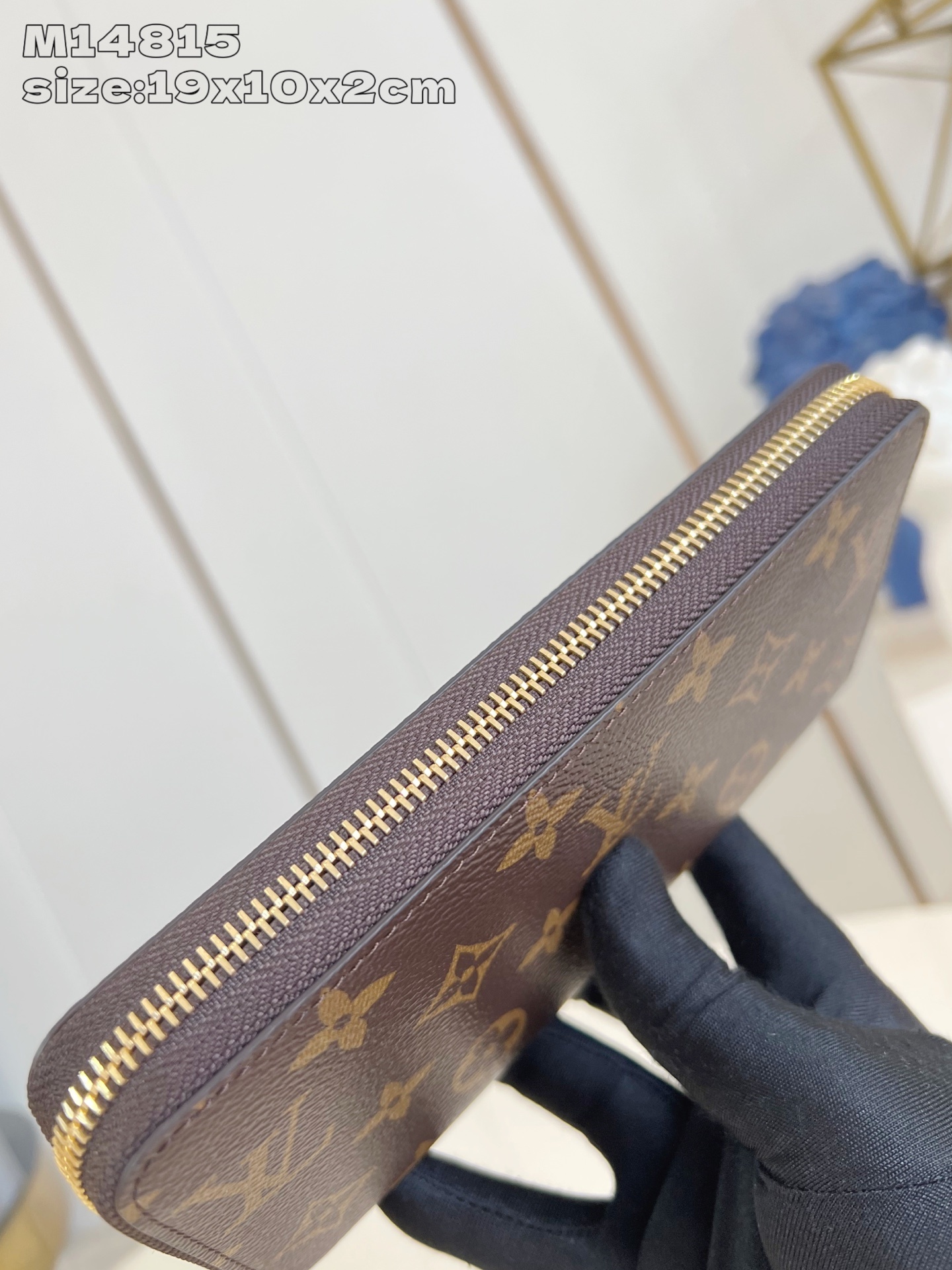 【顶级原单 M14815 】作为路易威登代表性作品之一,此款 Zippy 拉链钱夹由 Monogram