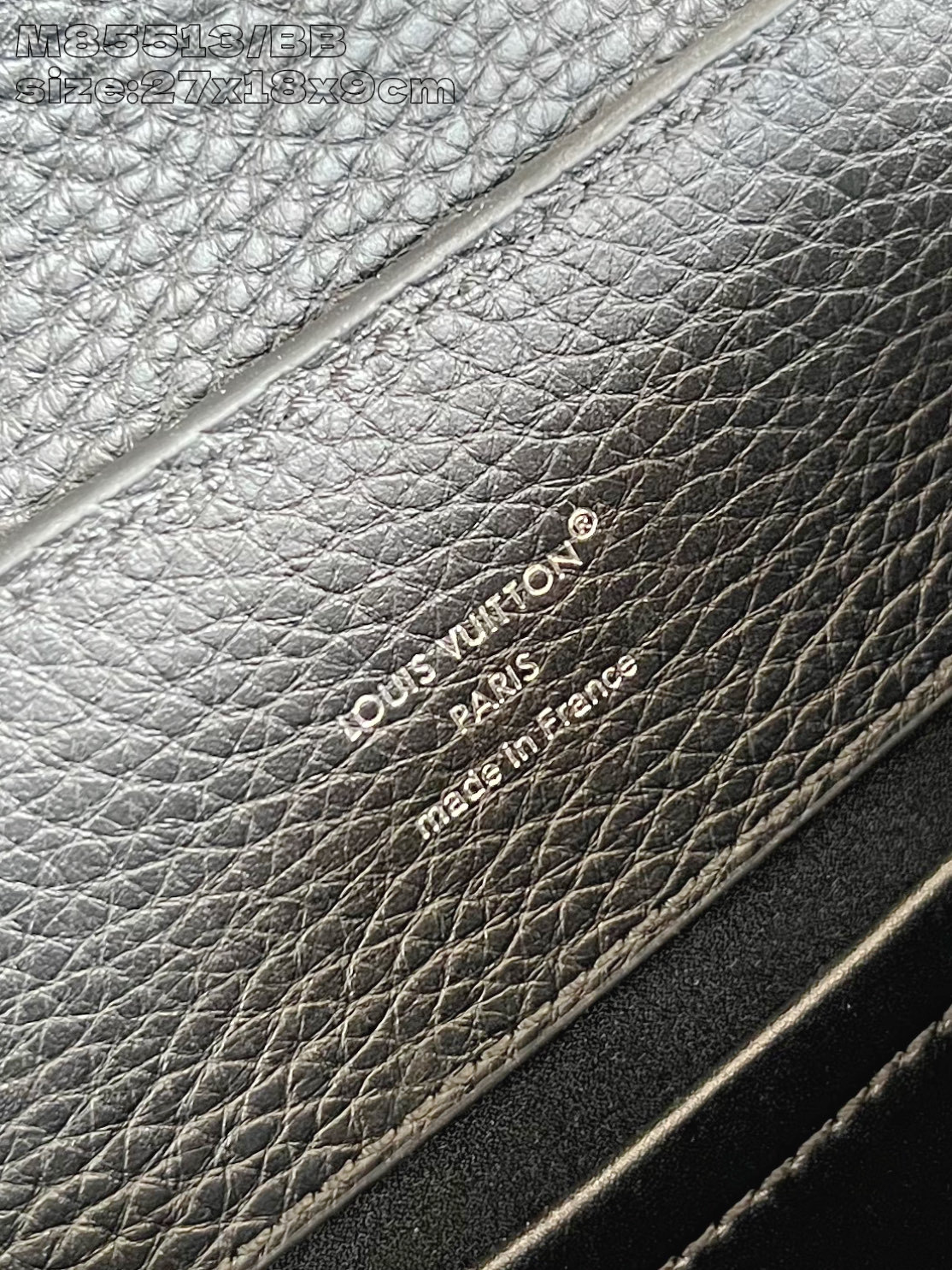 【顶级原单 M85513黑/小号】 本款 Capucines BB手袋取材深染 Taurillon 皮革