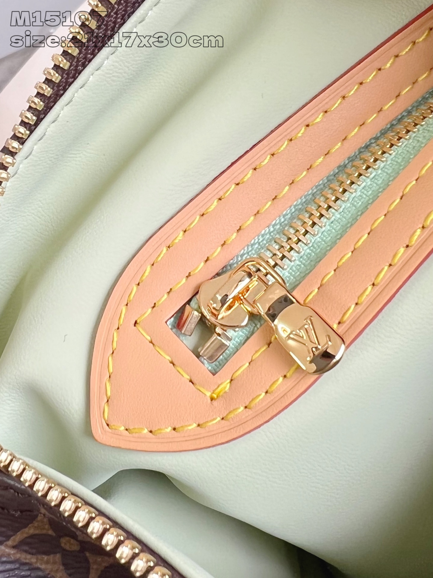 【顶级原单 M15107 】本款 Speedy Soft 30 Lucky 手袋为 Monogram 帆
