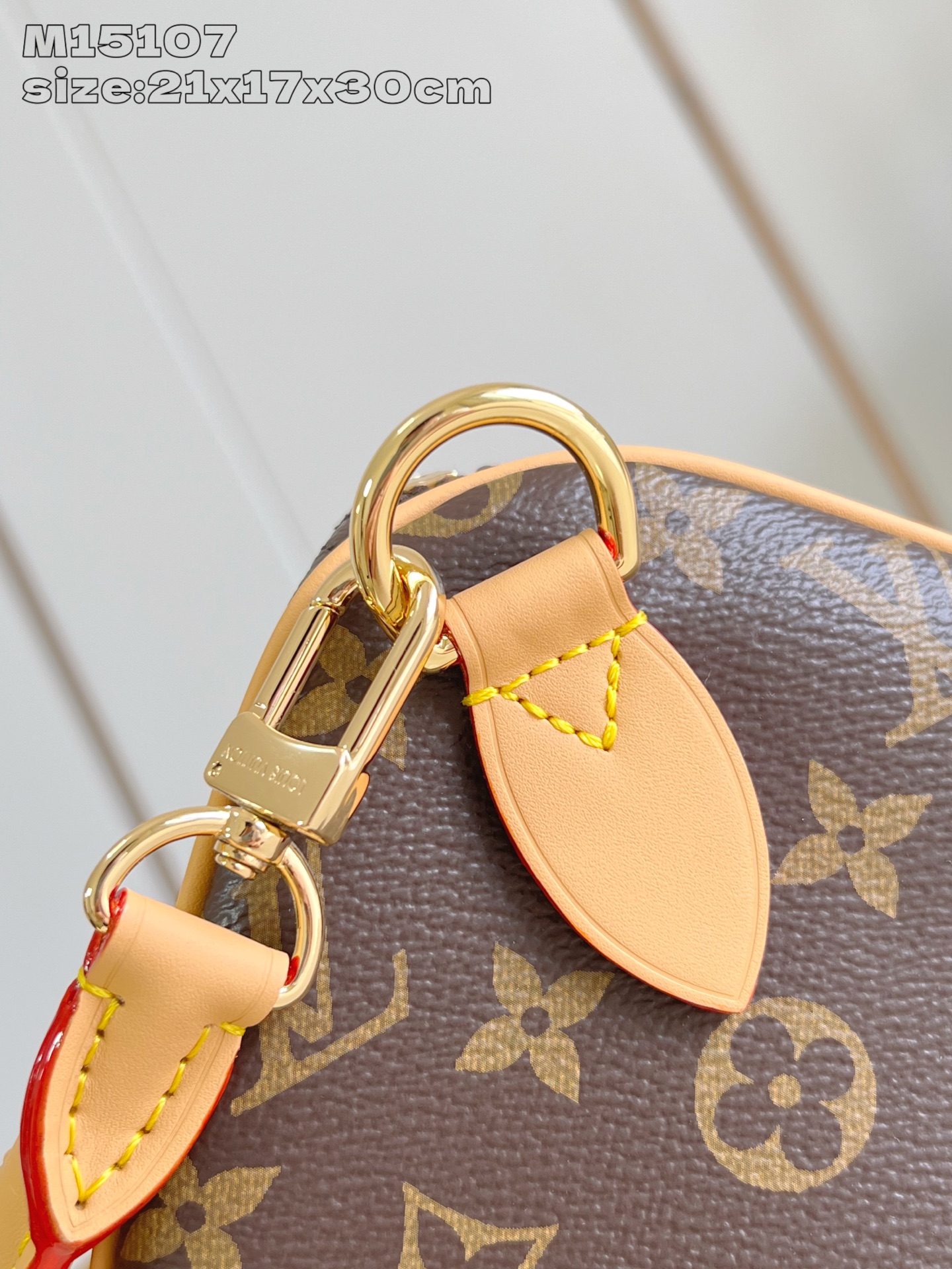 【顶级原单 M15107 】本款 Speedy Soft 30 Lucky 手袋为 Monogram 帆