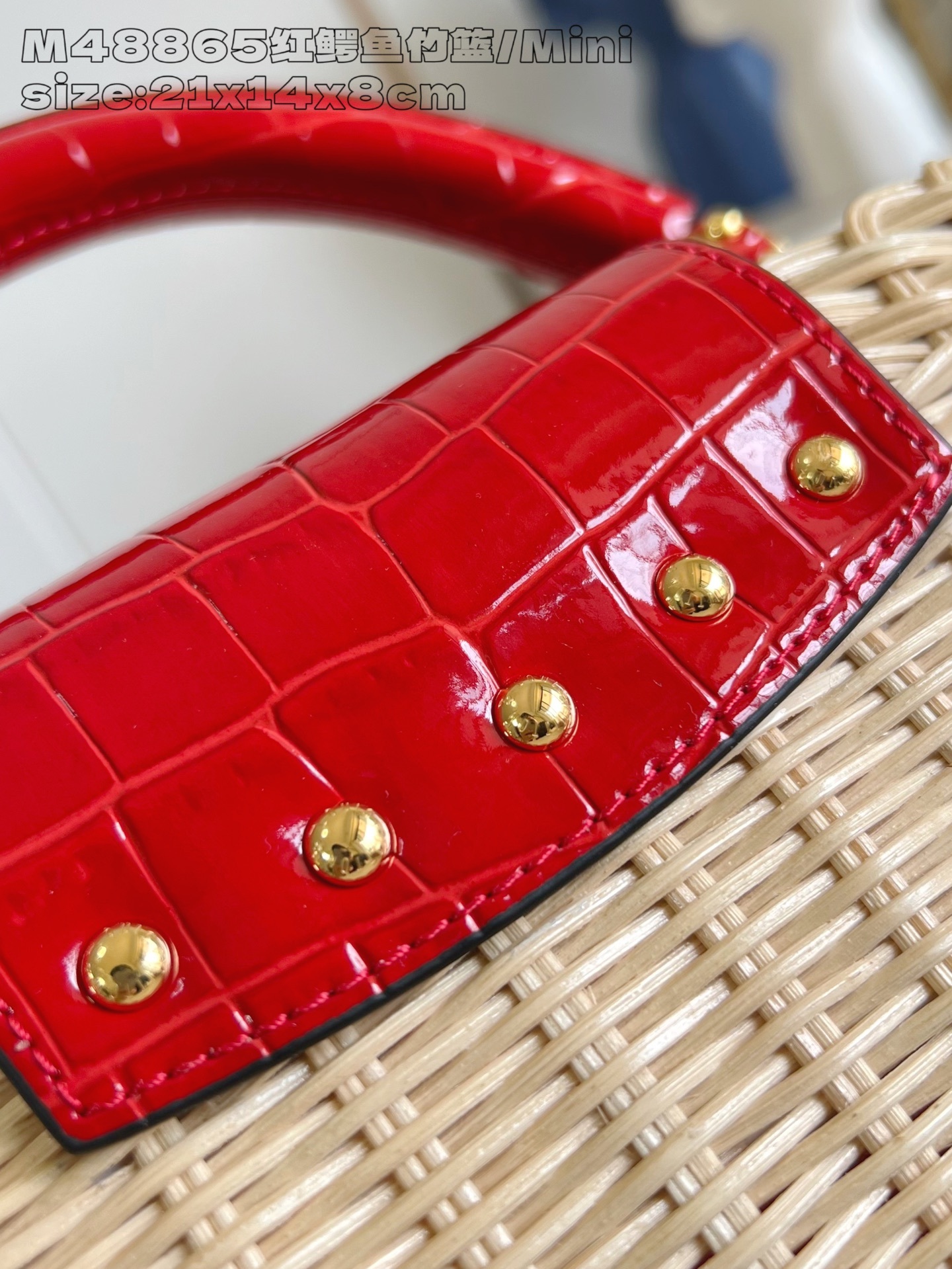 【顶级原单 M48865红鳄鱼竹篮/迷你 】 本款 Capucines 迷你手袋向路易威登于 1892