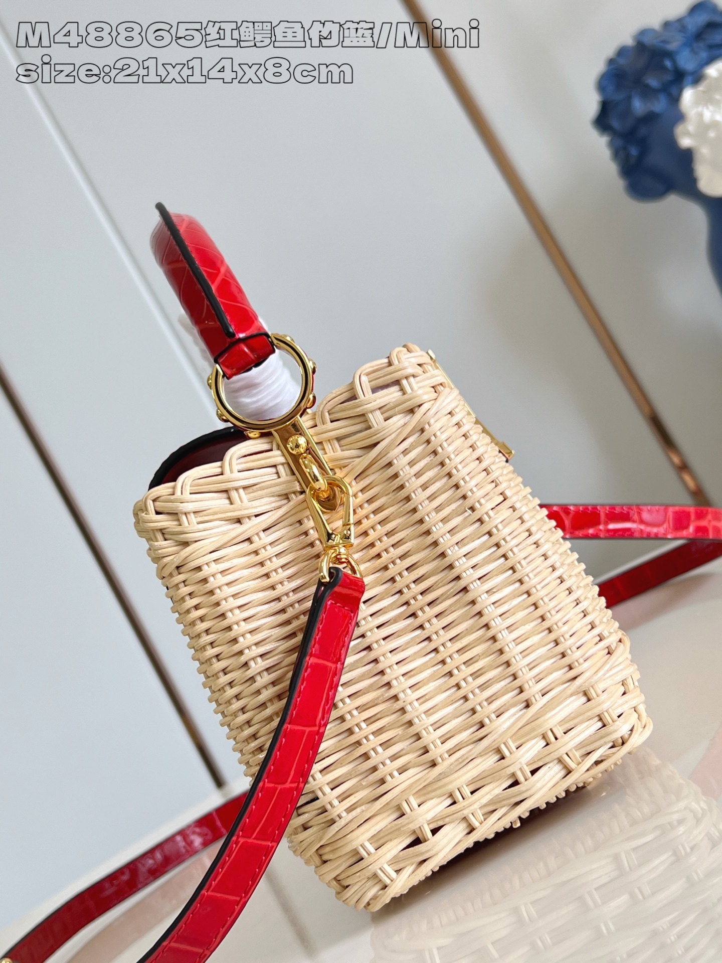 【顶级原单 M48865红鳄鱼竹篮/迷你 】 本款 Capucines 迷你手袋向路易威登于 1892
