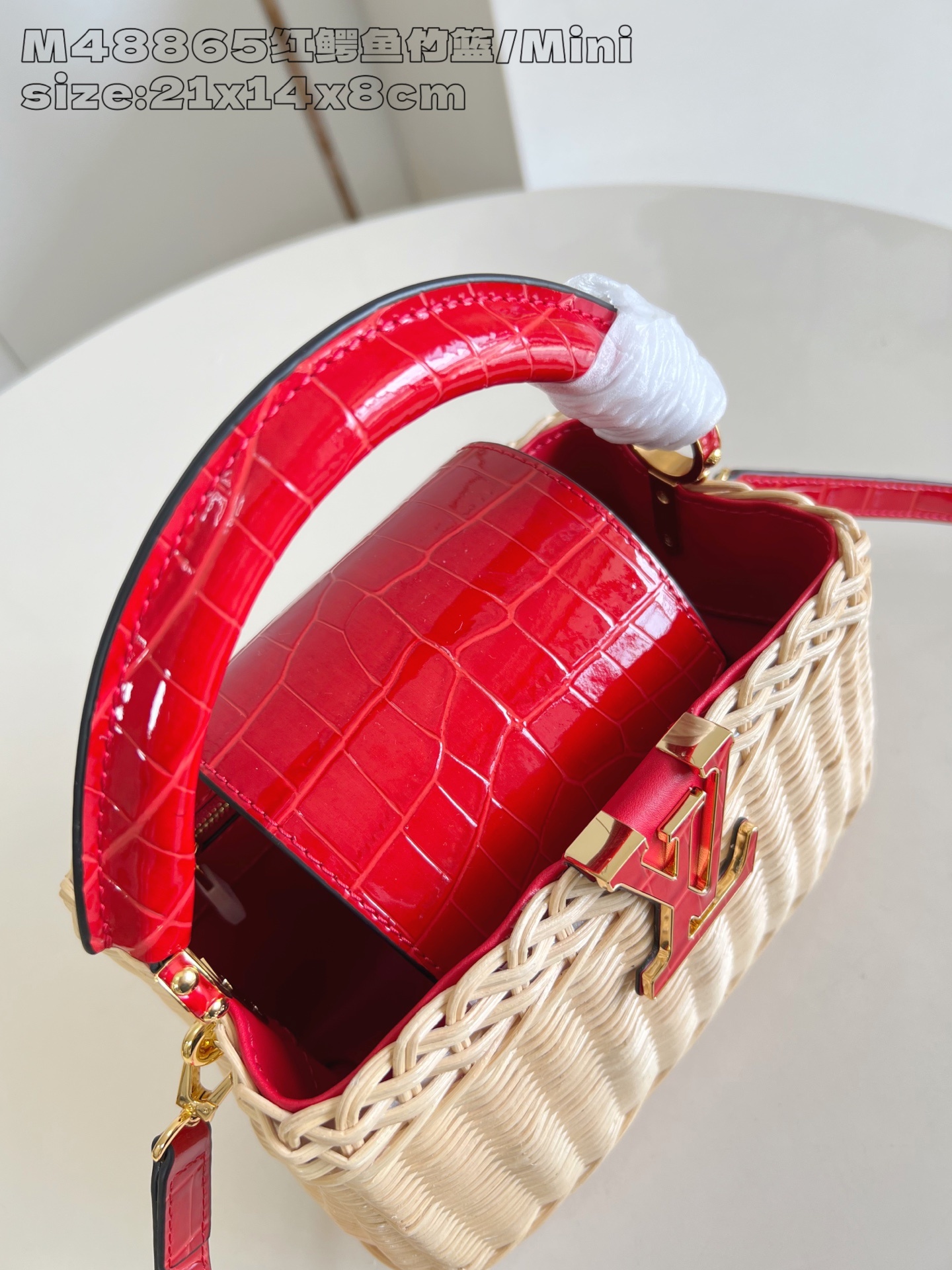 【顶级原单 M48865红鳄鱼竹篮/迷你 】 本款 Capucines 迷你手袋向路易威登于 1892