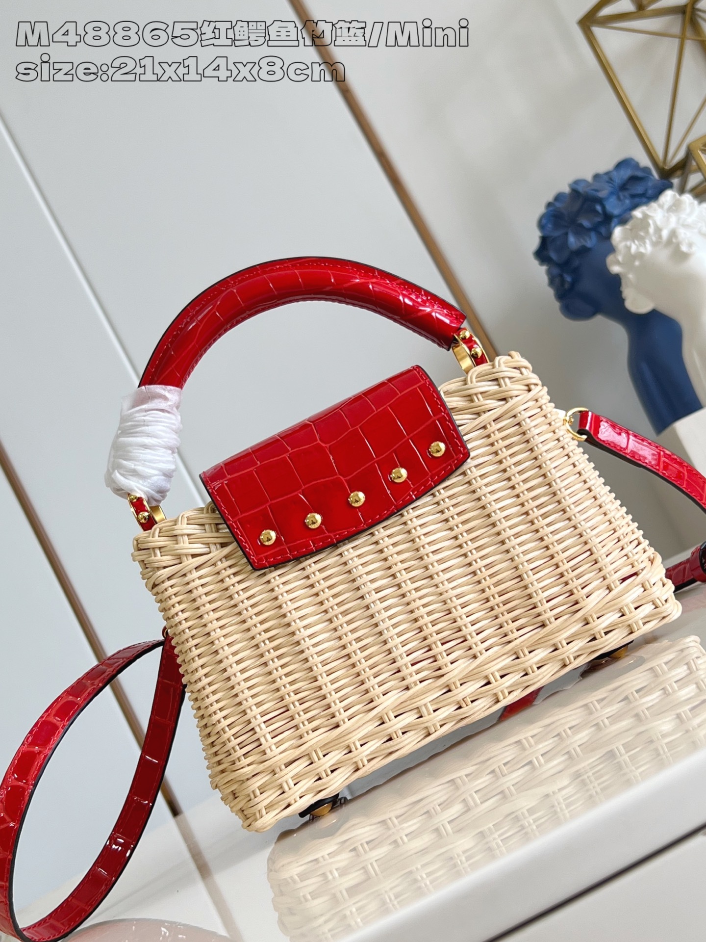 【顶级原单 M48865红鳄鱼竹篮/迷你 】 本款 Capucines 迷你手袋向路易威登于 1892