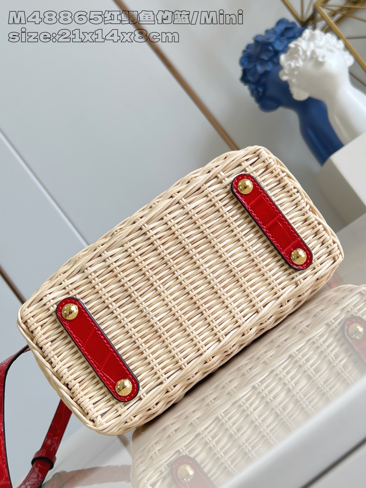【顶级原单 M48865红鳄鱼竹篮/迷你 】 本款 Capucines 迷你手袋向路易威登于 1892