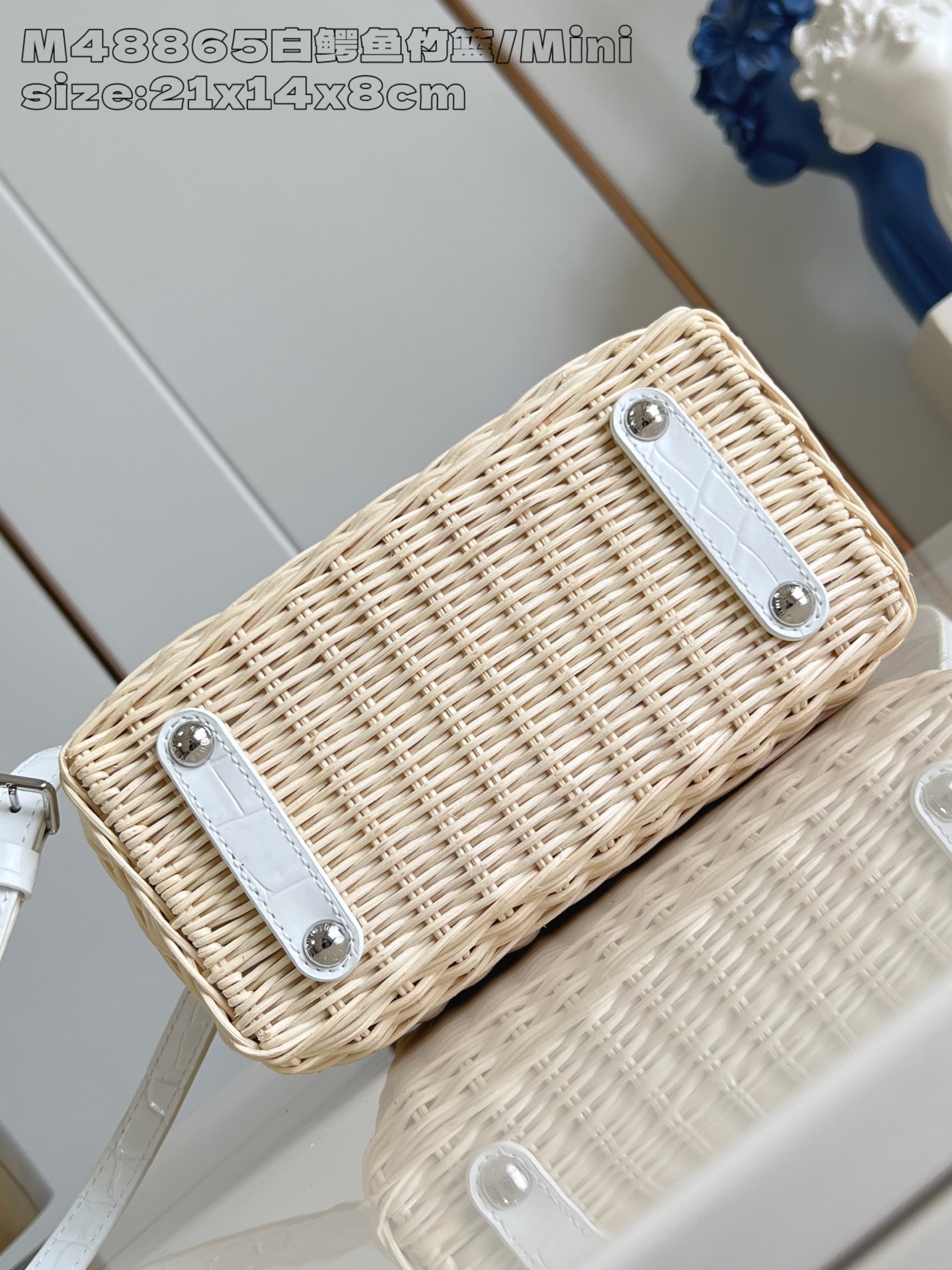 【顶级原单 M48865白鳄鱼竹篮/迷你 】 本款 Capucines 迷你手袋向路易威登于 1892