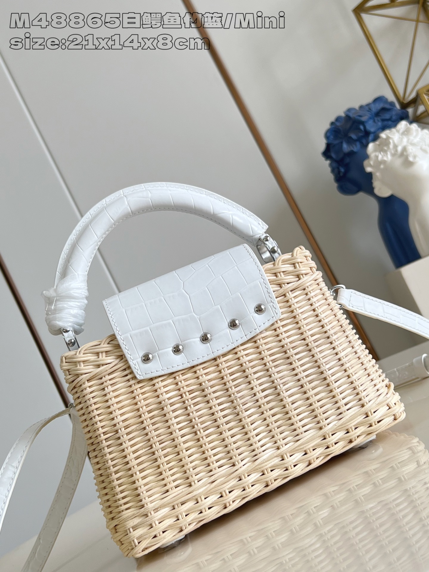 【顶级原单 M48865白鳄鱼竹篮/迷你 】 本款 Capucines 迷你手袋向路易威登于 1892