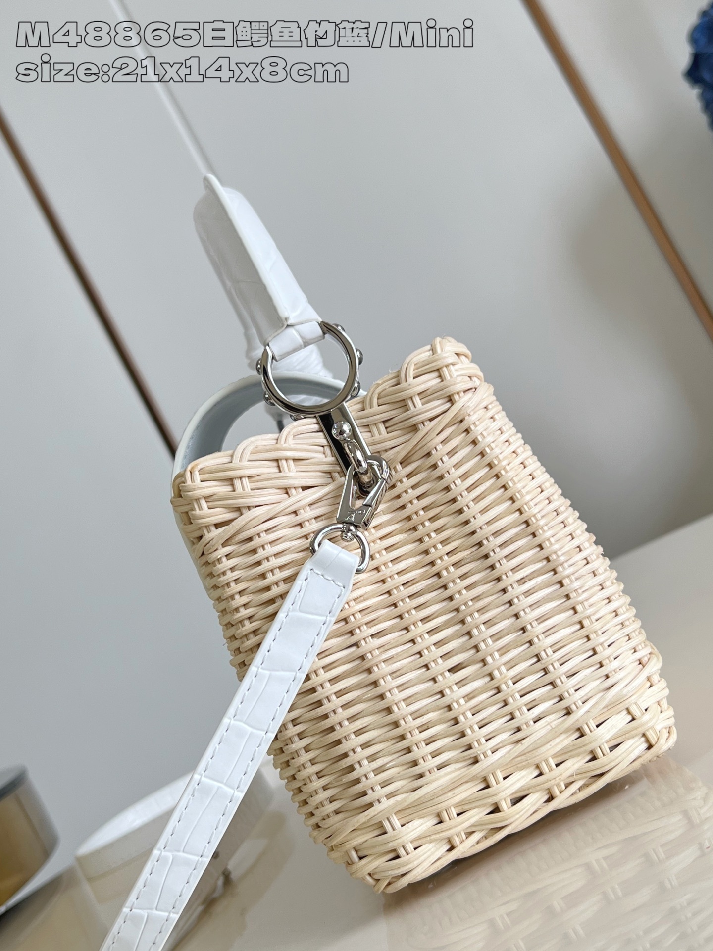 【顶级原单 M48865白鳄鱼竹篮/迷你 】 本款 Capucines 迷你手袋向路易威登于 1892