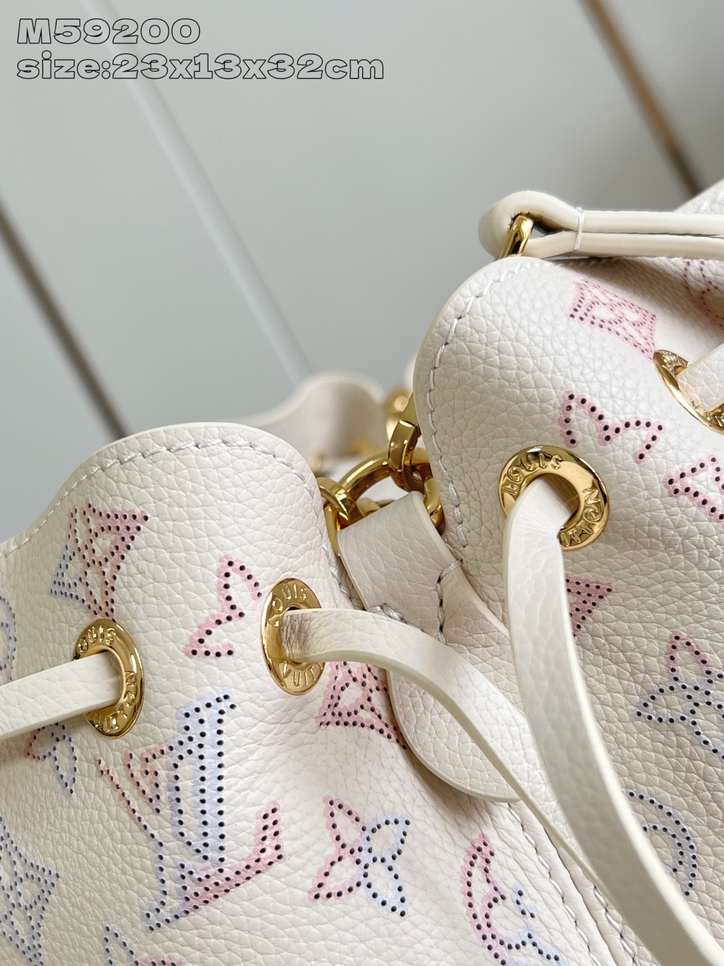 【顶级原单 M59200草莓白丝印 】M15116 款 Bella Tote 手袋取材品牌标志性镂花穿孔