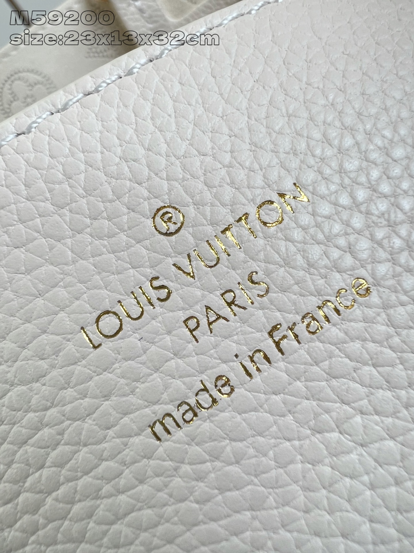 【顶级原单 M59200草莓白丝印 】M15116 款 Bella Tote 手袋取材品牌标志性镂花穿孔