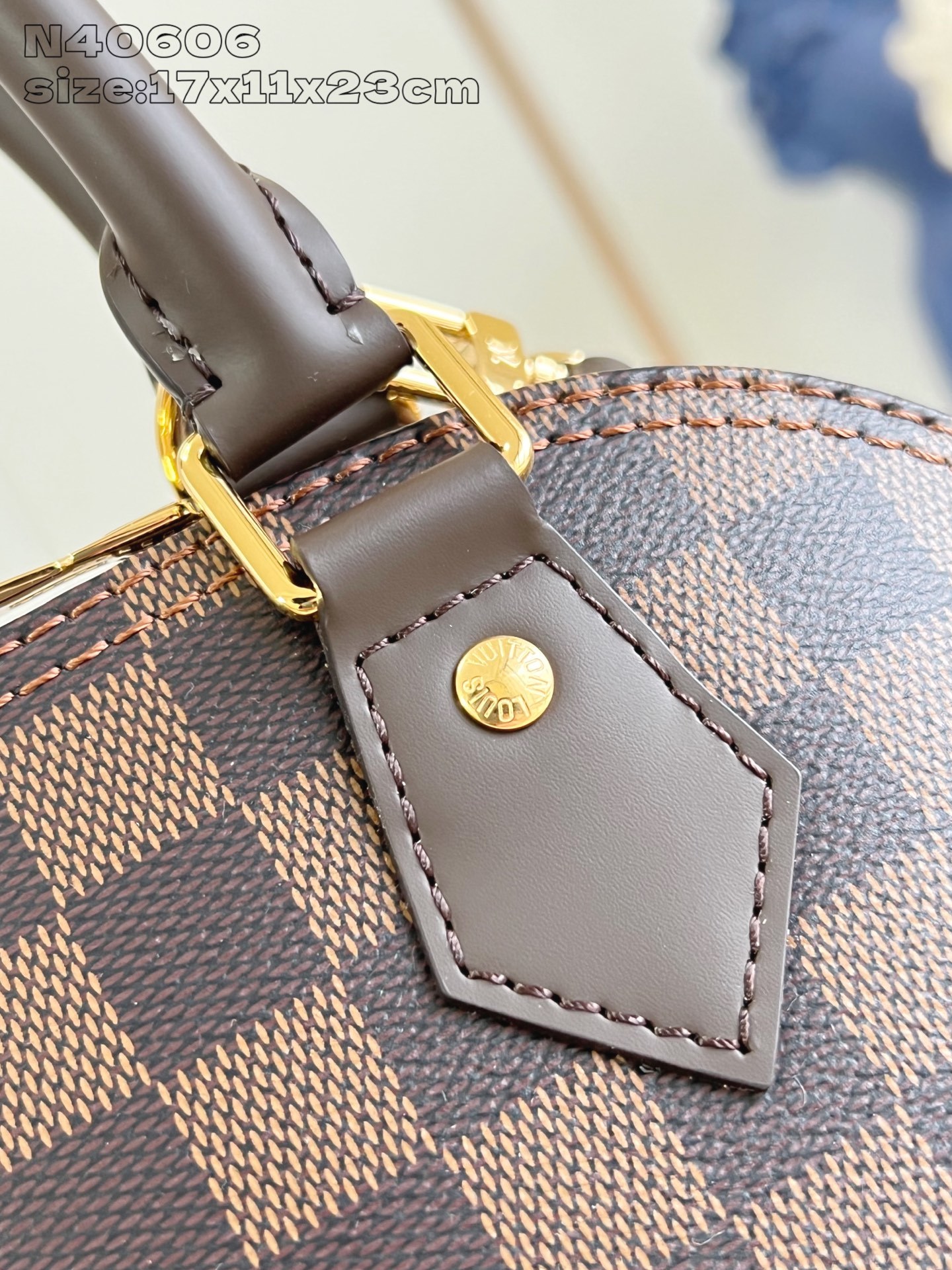 【顶级原单 N40606 】本款 Alma BB 手袋溯源 1934 年的装饰艺术格调,以 Damier