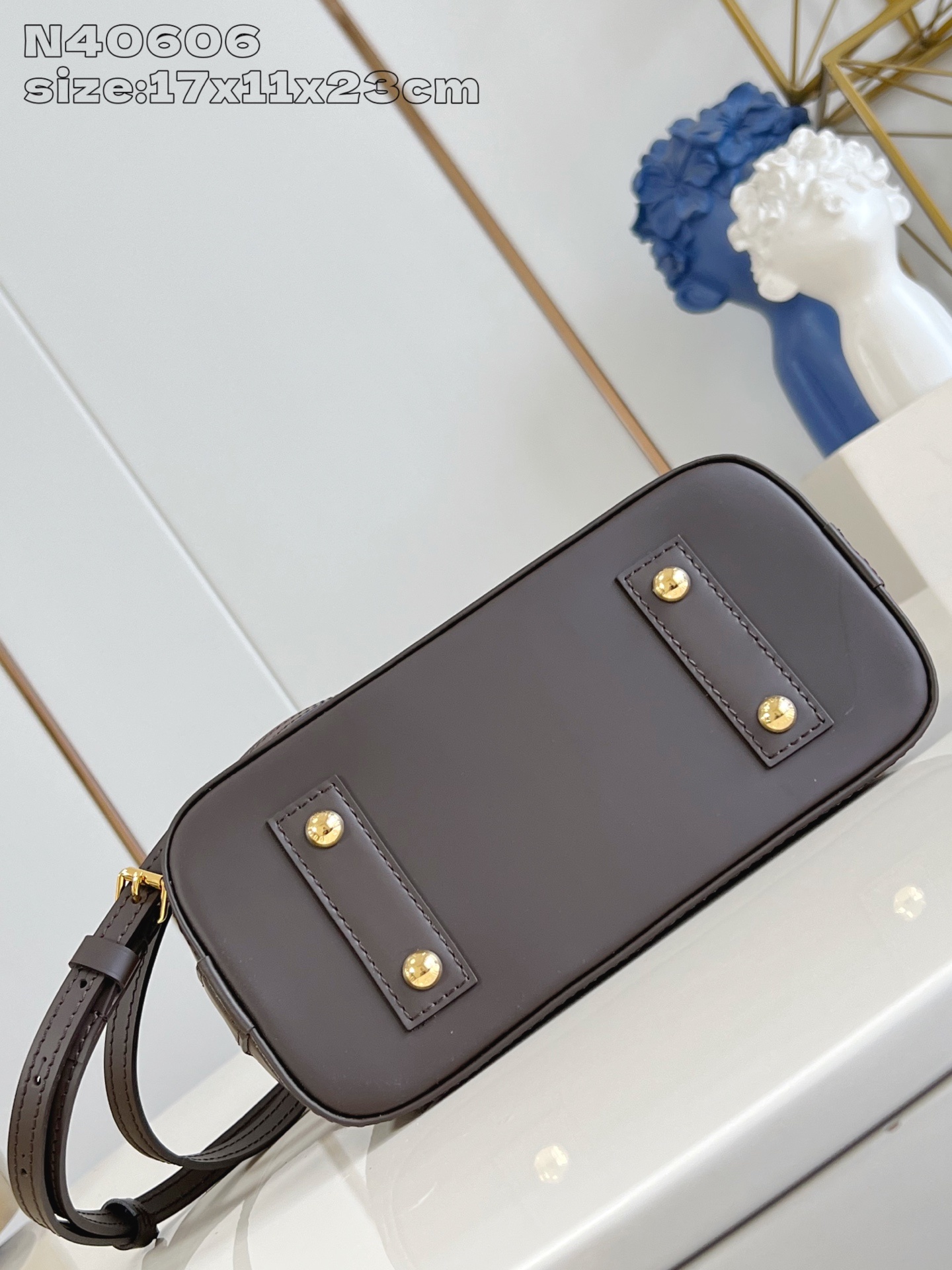 【顶级原单 N40606 】本款 Alma BB 手袋溯源 1934 年的装饰艺术格调,以 Damier