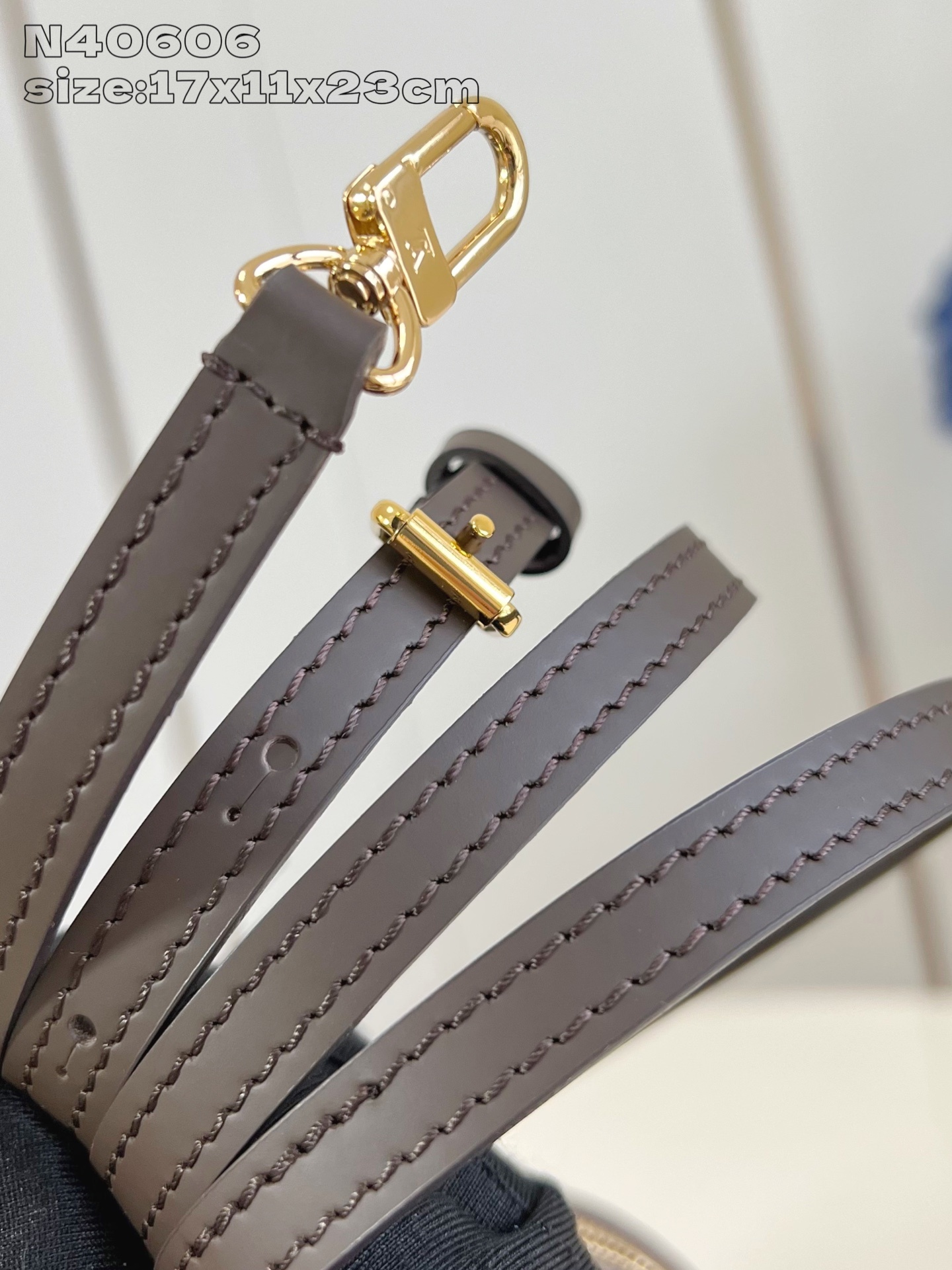 【顶级原单 N40606 】本款 Alma BB 手袋溯源 1934 年的装饰艺术格调,以 Damier