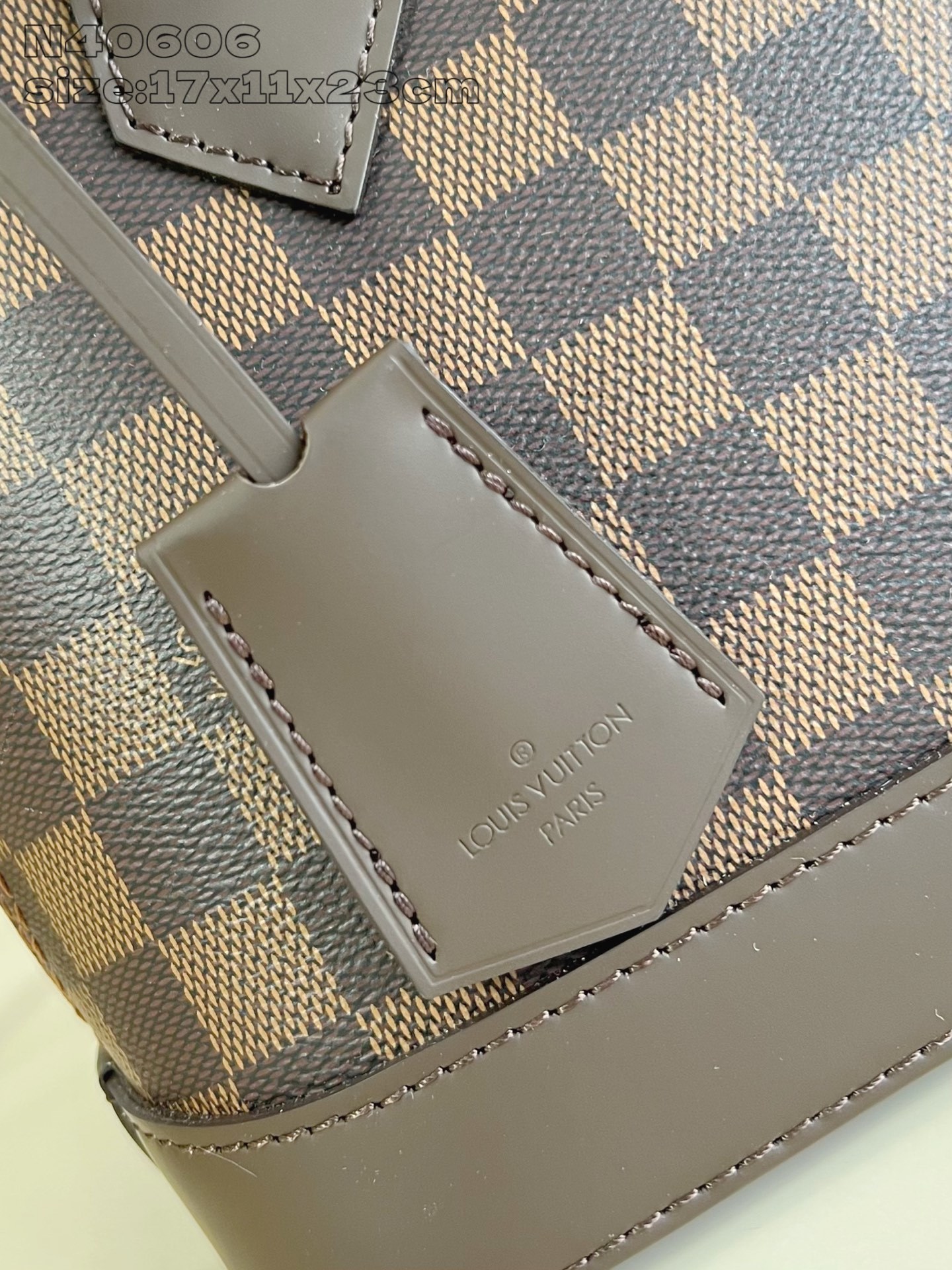 【顶级原单 N40606 】本款 Alma BB 手袋溯源 1934 年的装饰艺术格调,以 Damier