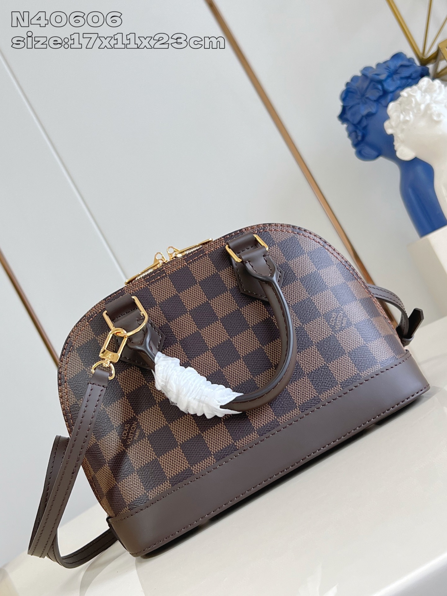 【顶级原单 N40606 】本款 Alma BB 手袋溯源 1934 年的装饰艺术格调,以 Damier