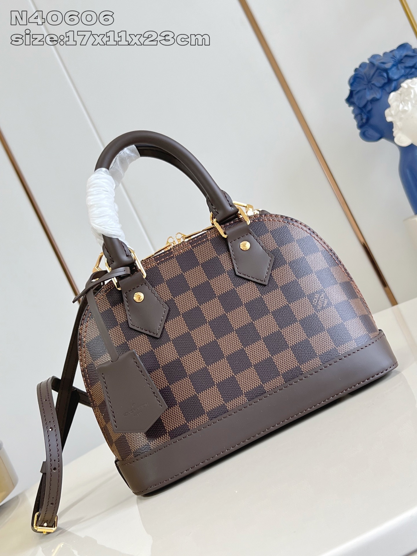 【顶级原单 N40606 】本款 Alma BB 手袋溯源 1934 年的装饰艺术格调,以 Damier