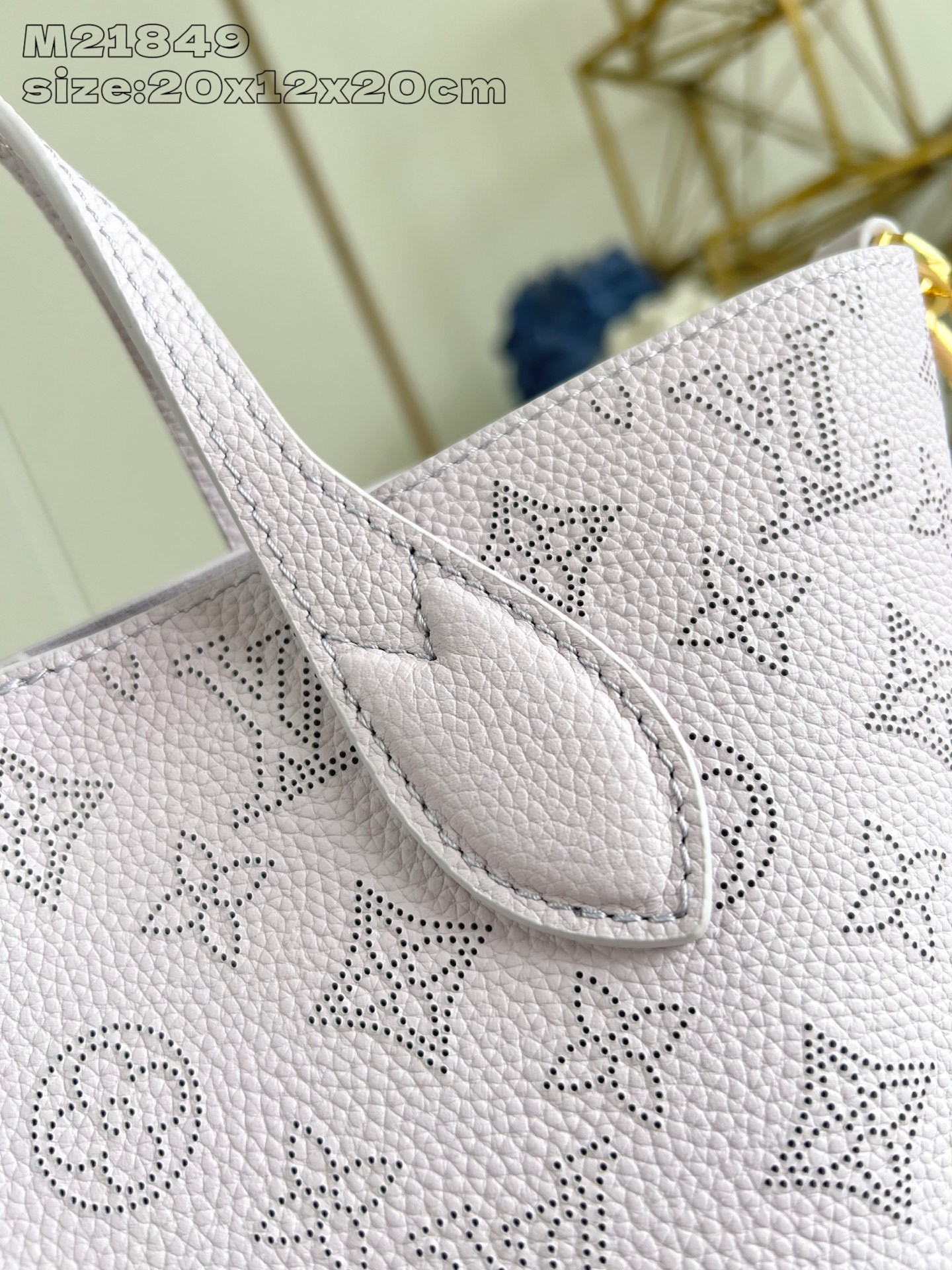 【顶级原单 M21849薰衣草 】M14395 本款 Blossom 小号手袋浸染新季摩登色调,以镂花皮