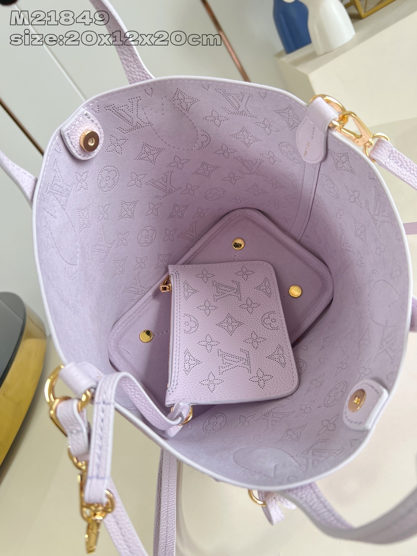 【顶级原单 M21849薰衣草 】M14395 本款 Blossom 小号手袋浸染新季摩登色调,以镂花皮