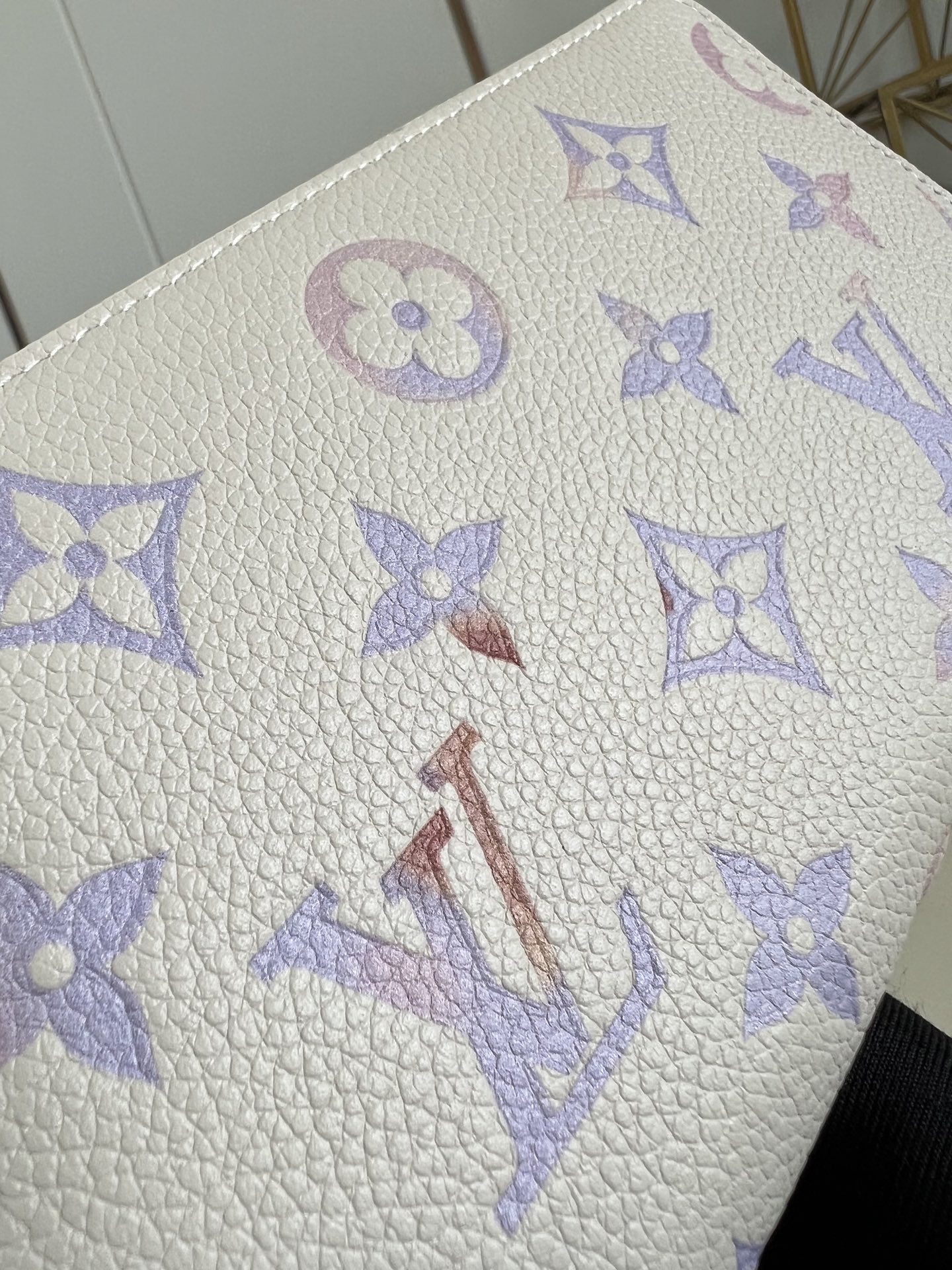 【顶级原单 M25594 】本款 zippy 钱夹 取材Monogram Empreinte 皮革渲染梦
