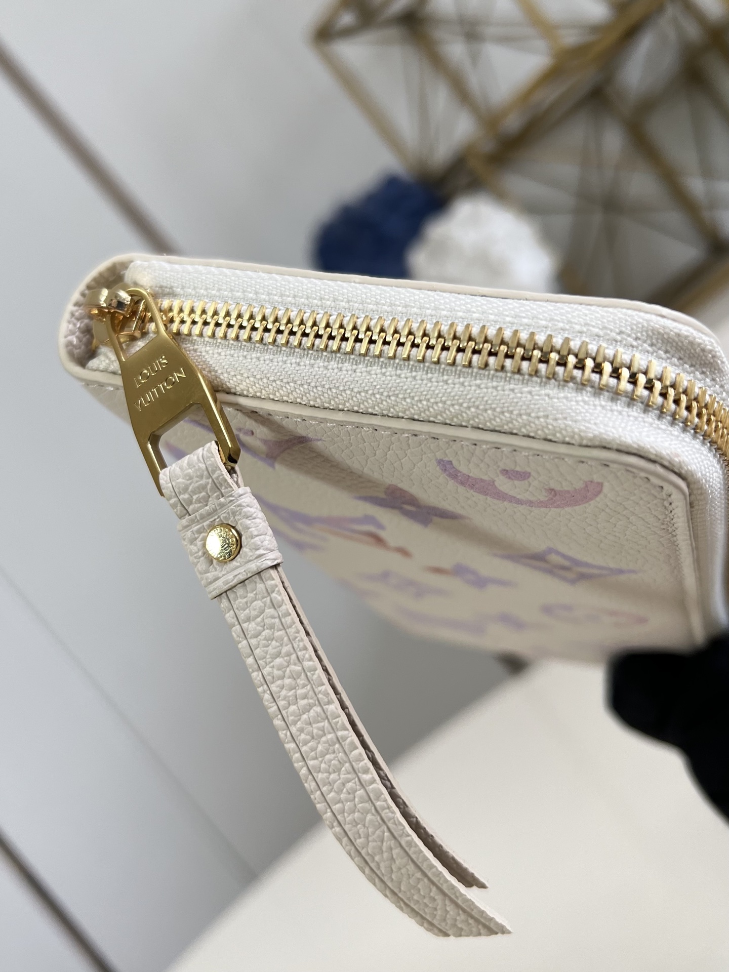 【顶级原单 M25594 】本款 zippy 钱夹 取材Monogram Empreinte 皮革渲染梦