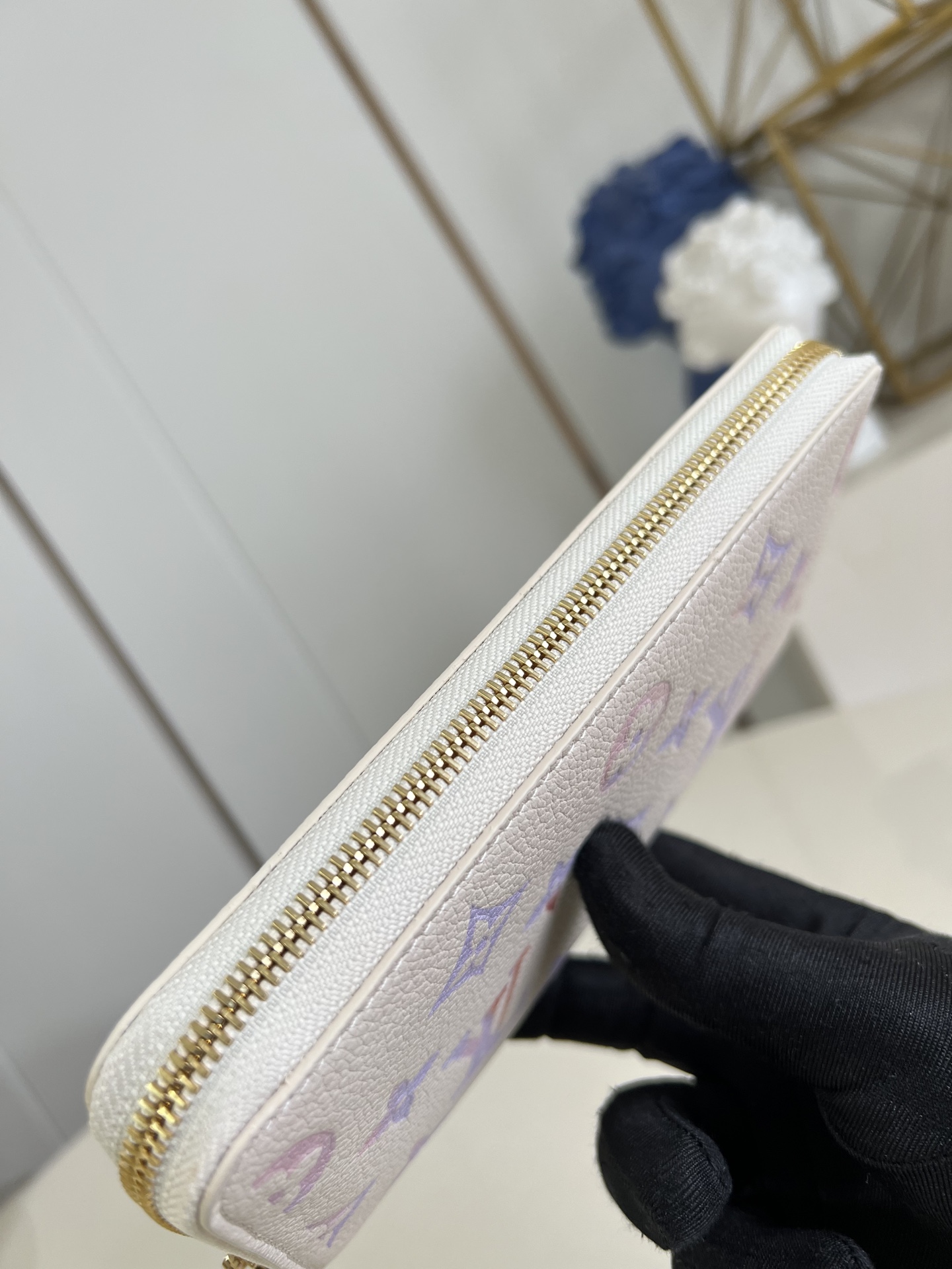 【顶级原单 M25594 】本款 zippy 钱夹 取材Monogram Empreinte 皮革渲染梦