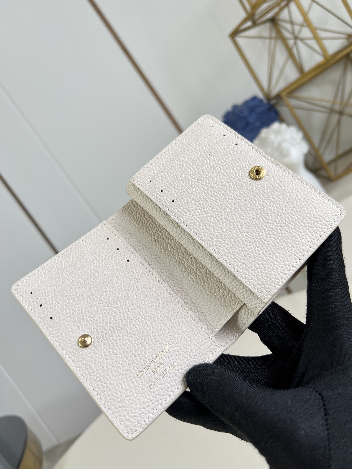 【顶级原单 M25595 】本款 Cléa 钱夹取材 Monogram Empreinte 皮革渲染梦幻