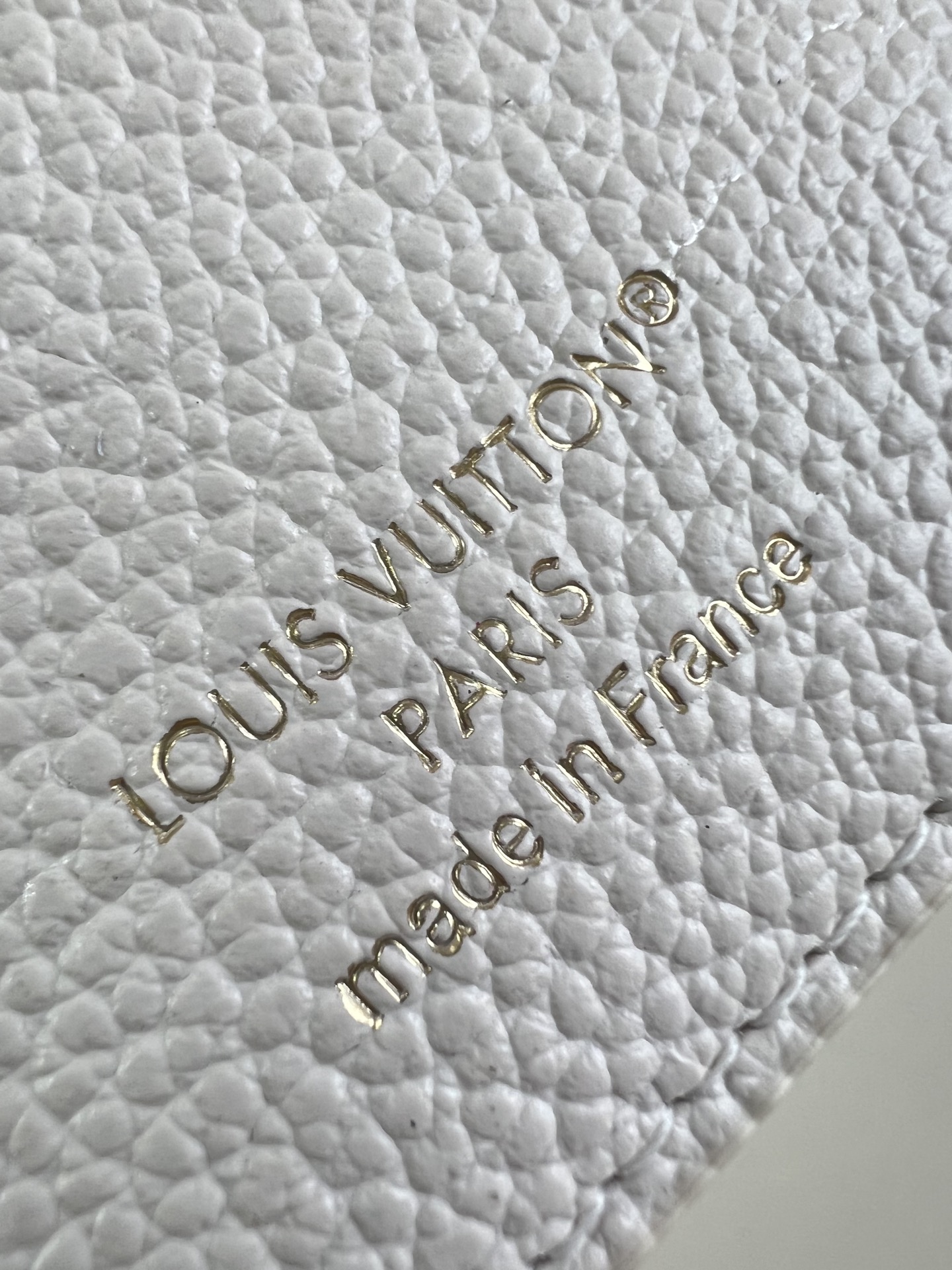 【顶级原单 M25649 】本款 Victorine 钱夹为 Monogram Empreinte 皮革