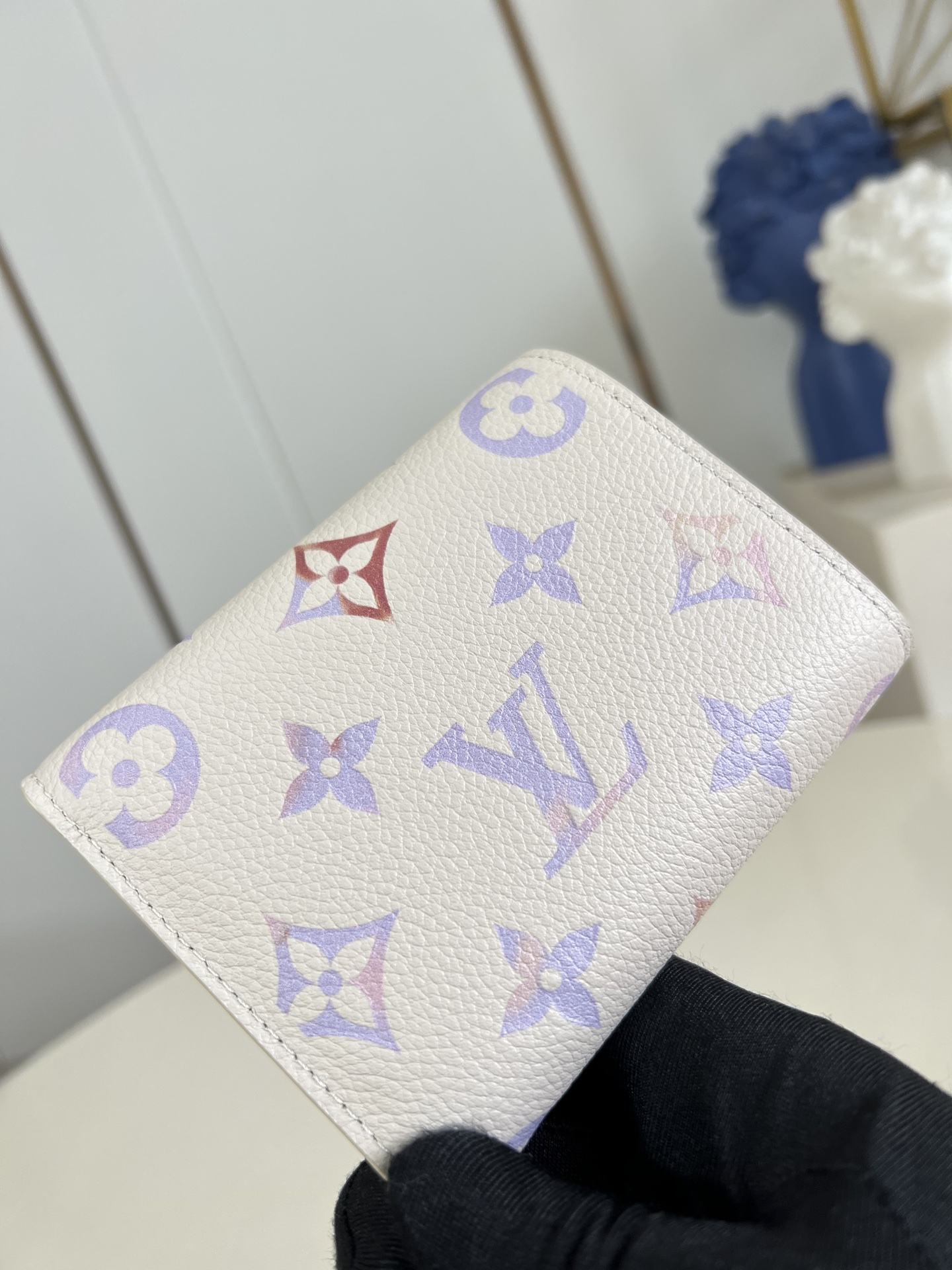 【顶级原单 M25649 】本款 Victorine 钱夹为 Monogram Empreinte 皮革