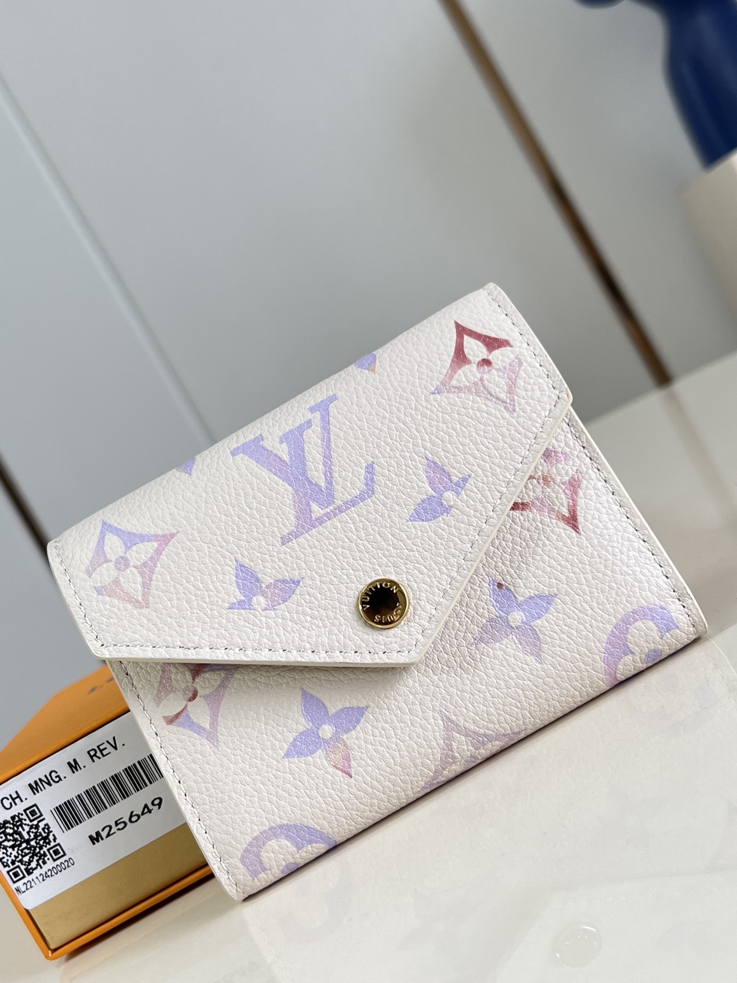 【顶级原单 M25649 】本款 Victorine 钱夹为 Monogram Empreinte 皮革