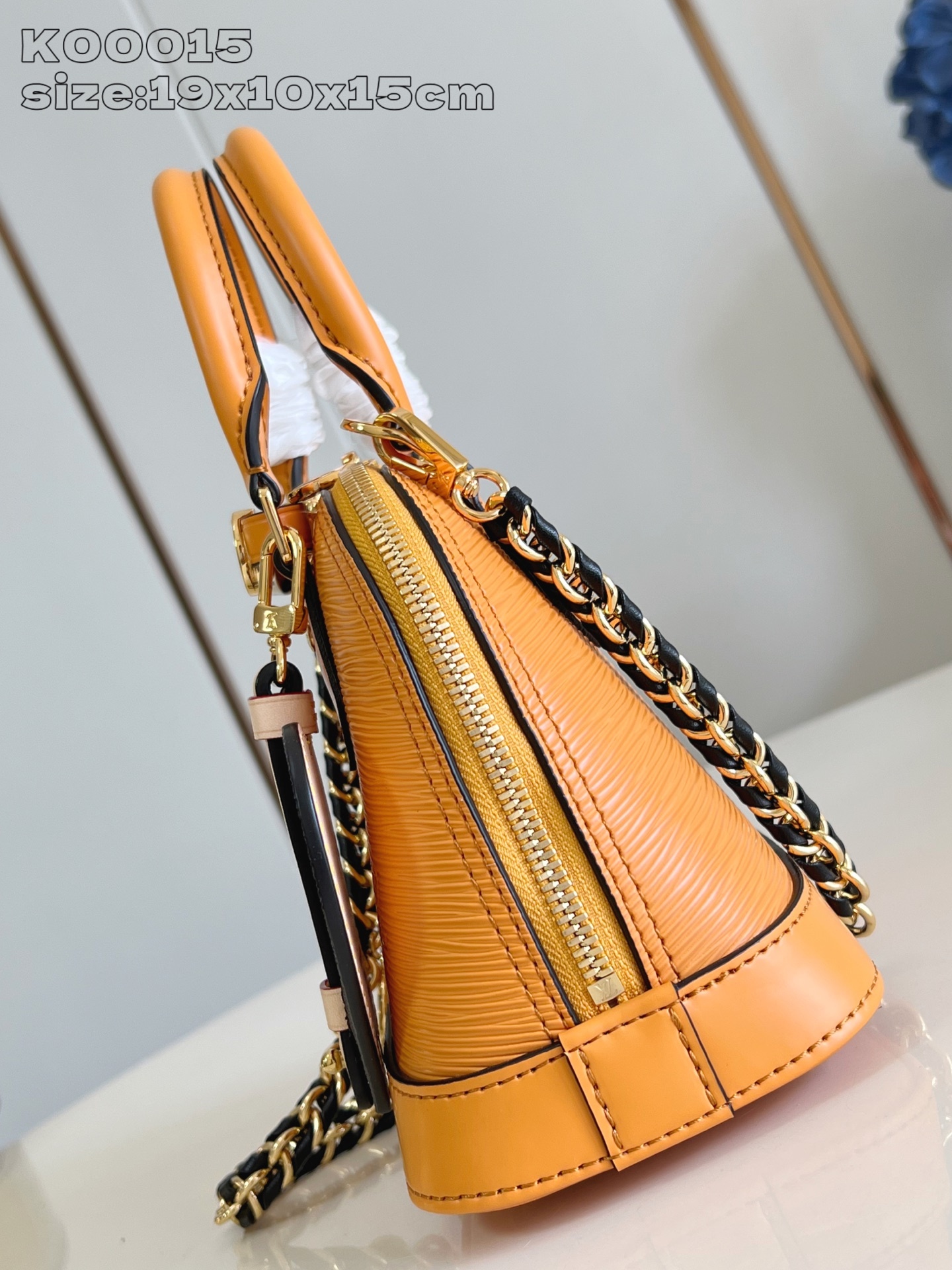 【顶级原单 K00015姜黄 】本款 Alma 迷你手袋出自 LV&I 定制系列,选用 Monogram