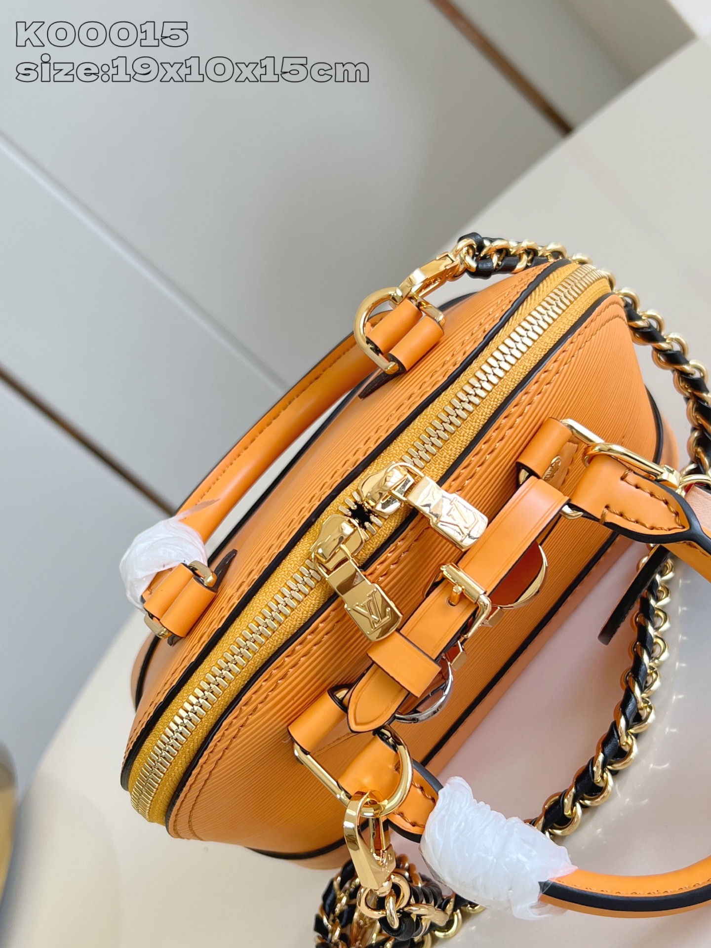 【顶级原单 K00015姜黄 】本款 Alma 迷你手袋出自 LV&I 定制系列,选用 Monogram