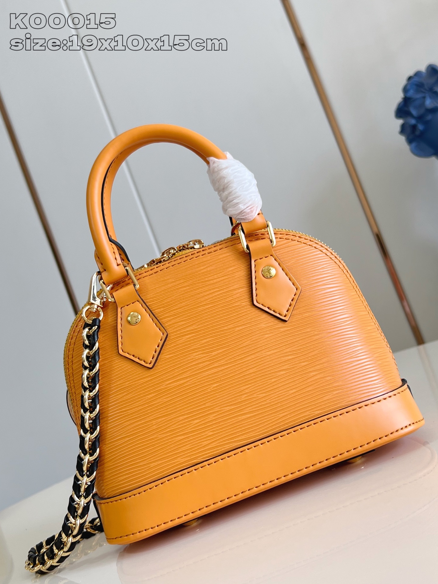 【顶级原单 K00015姜黄 】本款 Alma 迷你手袋出自 LV&I 定制系列,选用 Monogram