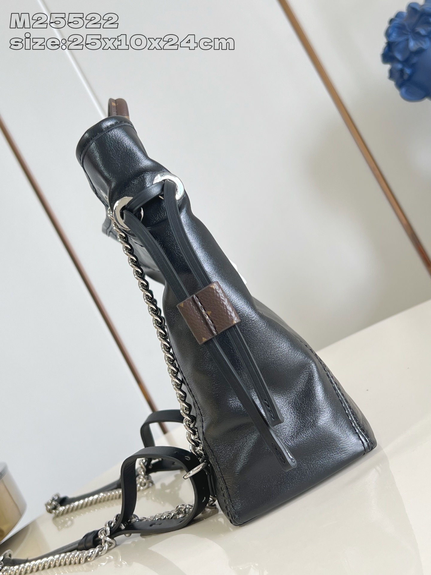 【顶级原单 M25522 】LV Vibe 系列推出 Off Duty 双肩包,以羊皮革塑造休闲构型,成