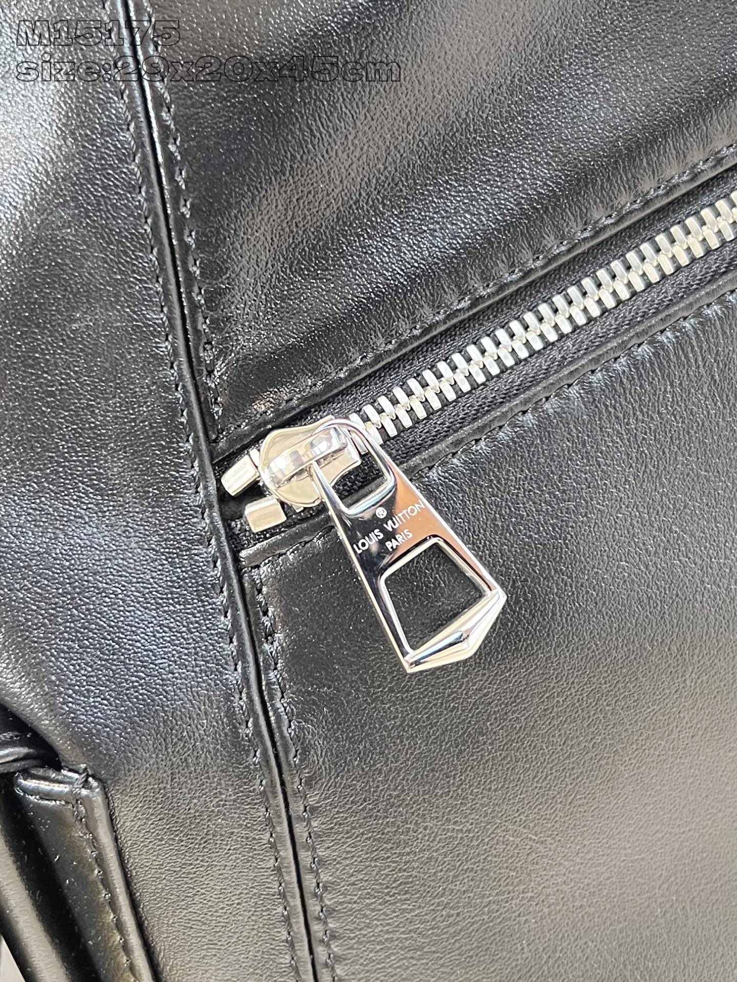 【顶级原单 M15175 】本款 Carry All Travel Bag 手袋取材柔软牛皮革，为名牌和