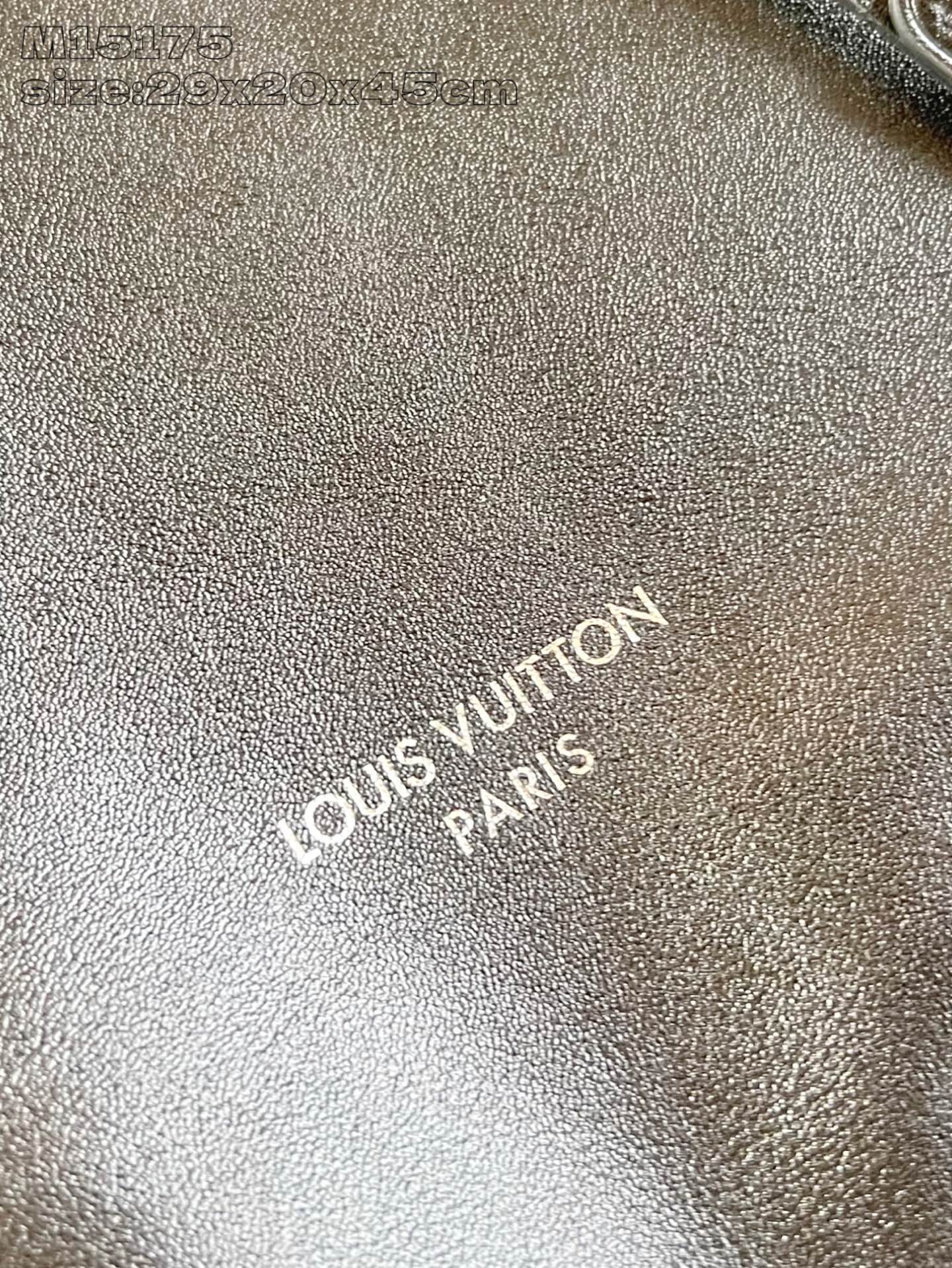 【顶级原单 M15175 】本款 Carry All Travel Bag 手袋取材柔软牛皮革，为名牌和