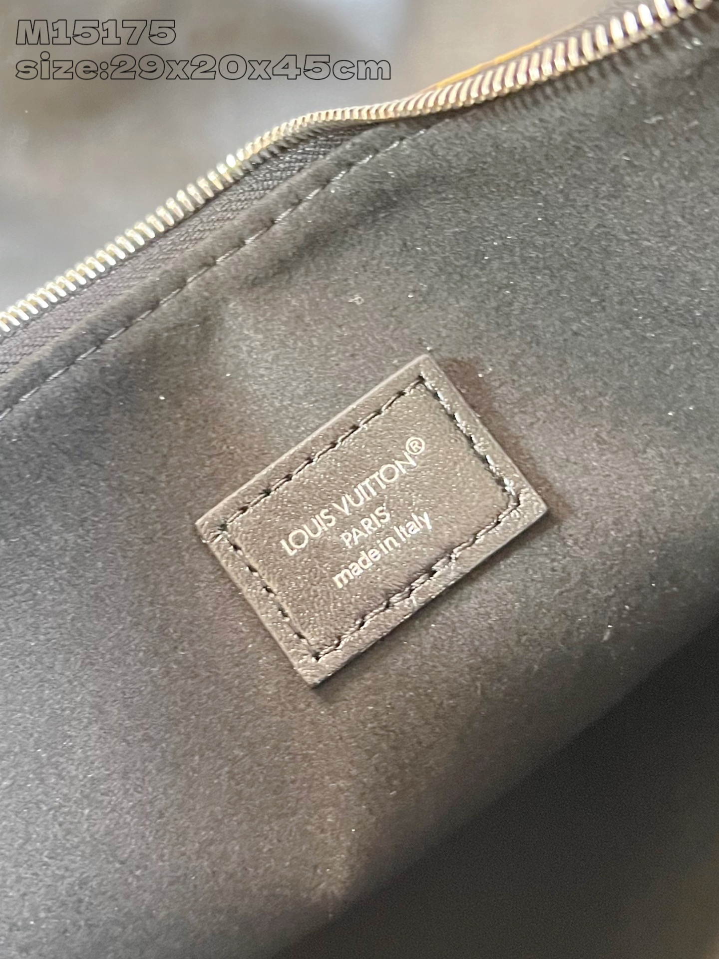 【顶级原单 M15175 】本款 Carry All Travel Bag 手袋取材柔软牛皮革，为名牌和