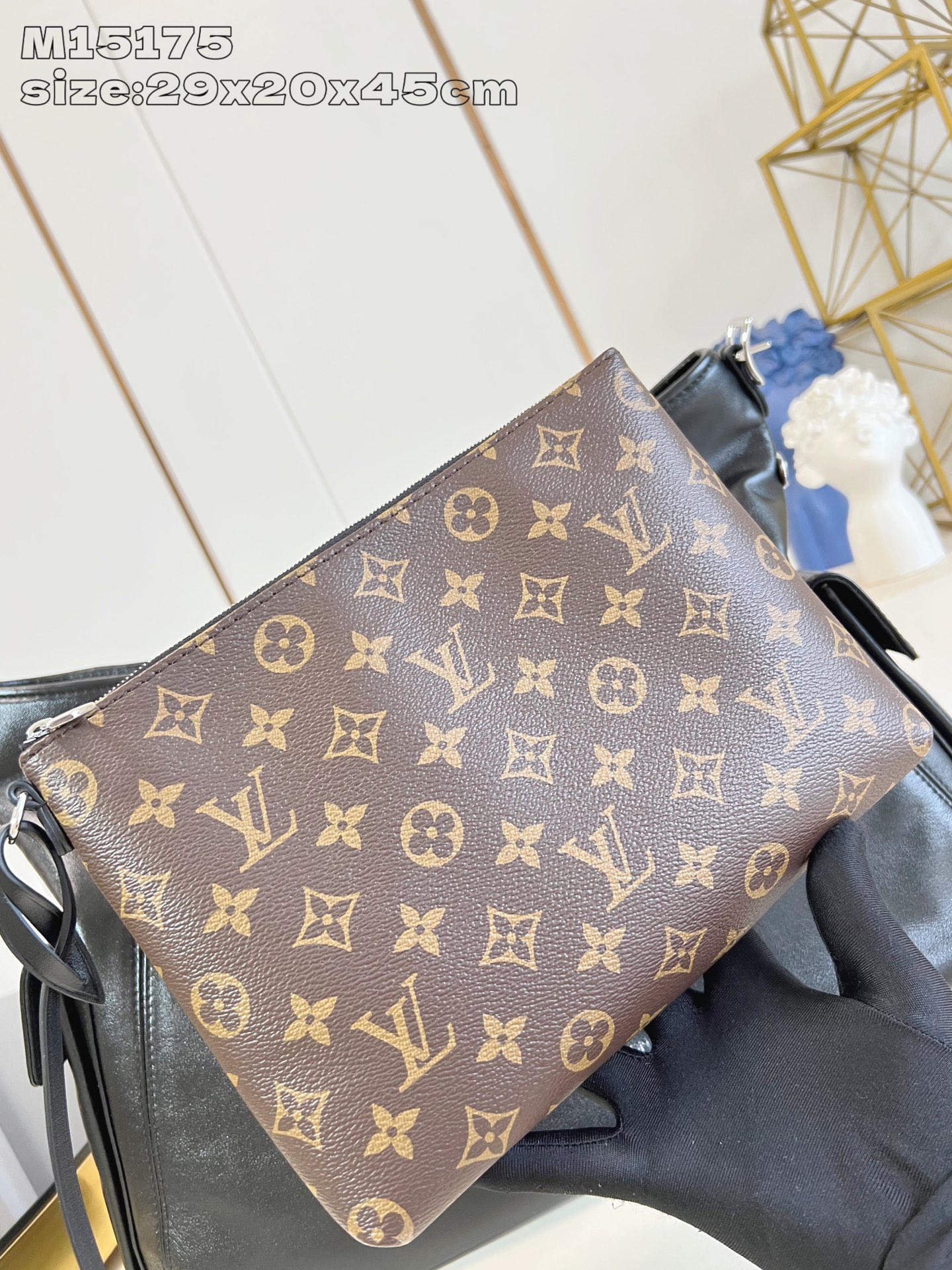 【顶级原单 M15175 】本款 Carry All Travel Bag 手袋取材柔软牛皮革，为名牌和