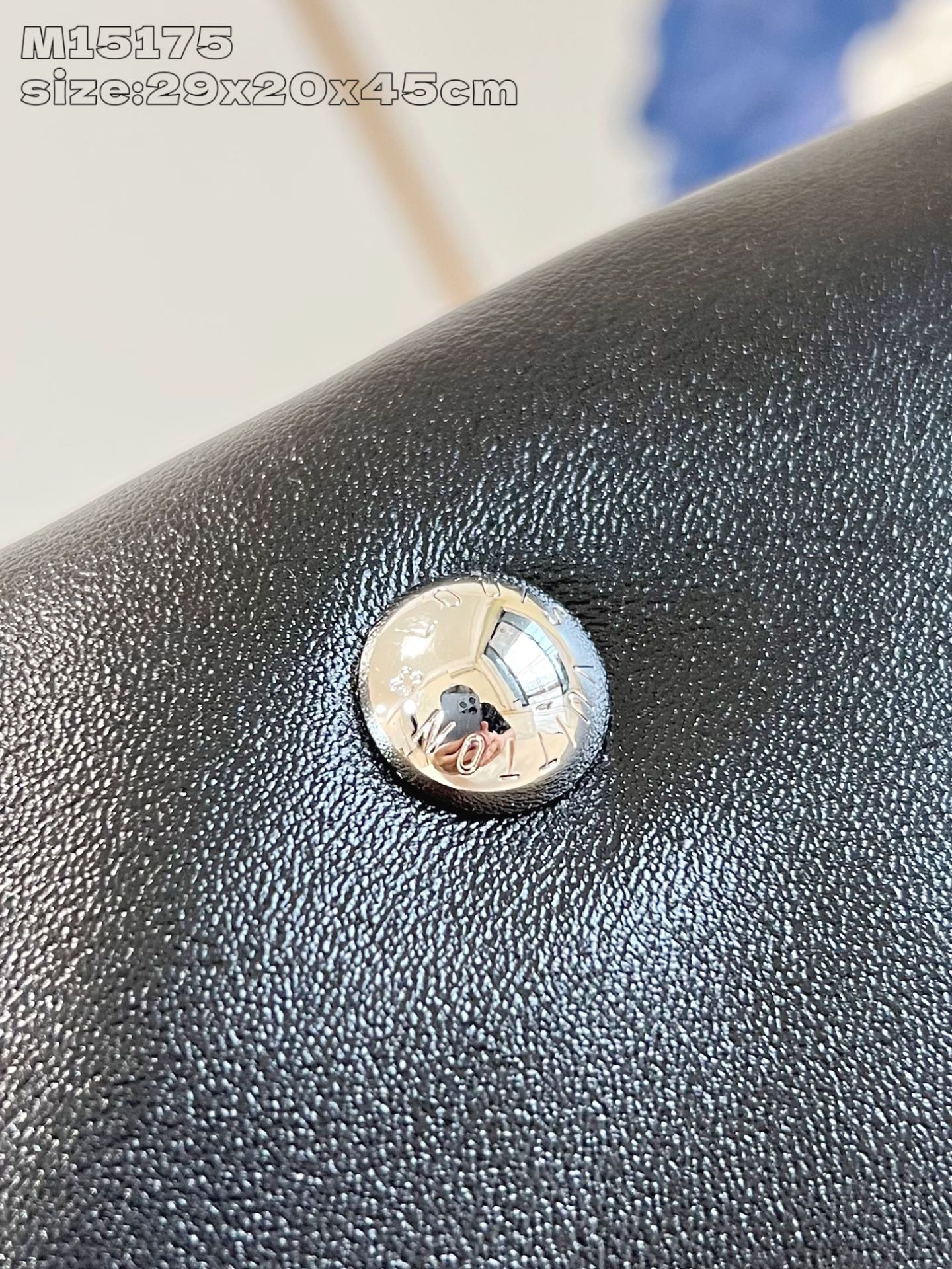 【顶级原单 M15175 】本款 Carry All Travel Bag 手袋取材柔软牛皮革，为名牌和